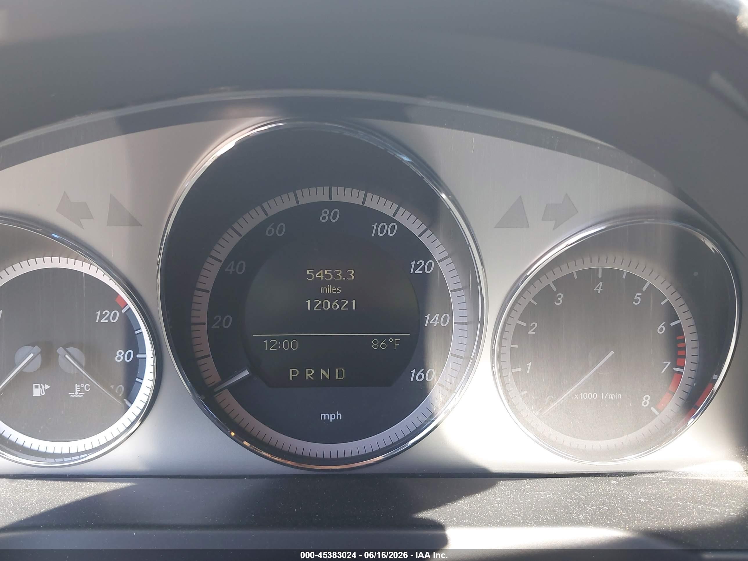 2009 Mercedes-benz C 300 Luxury/sport Белый vin: WDDGF54X49R050464
