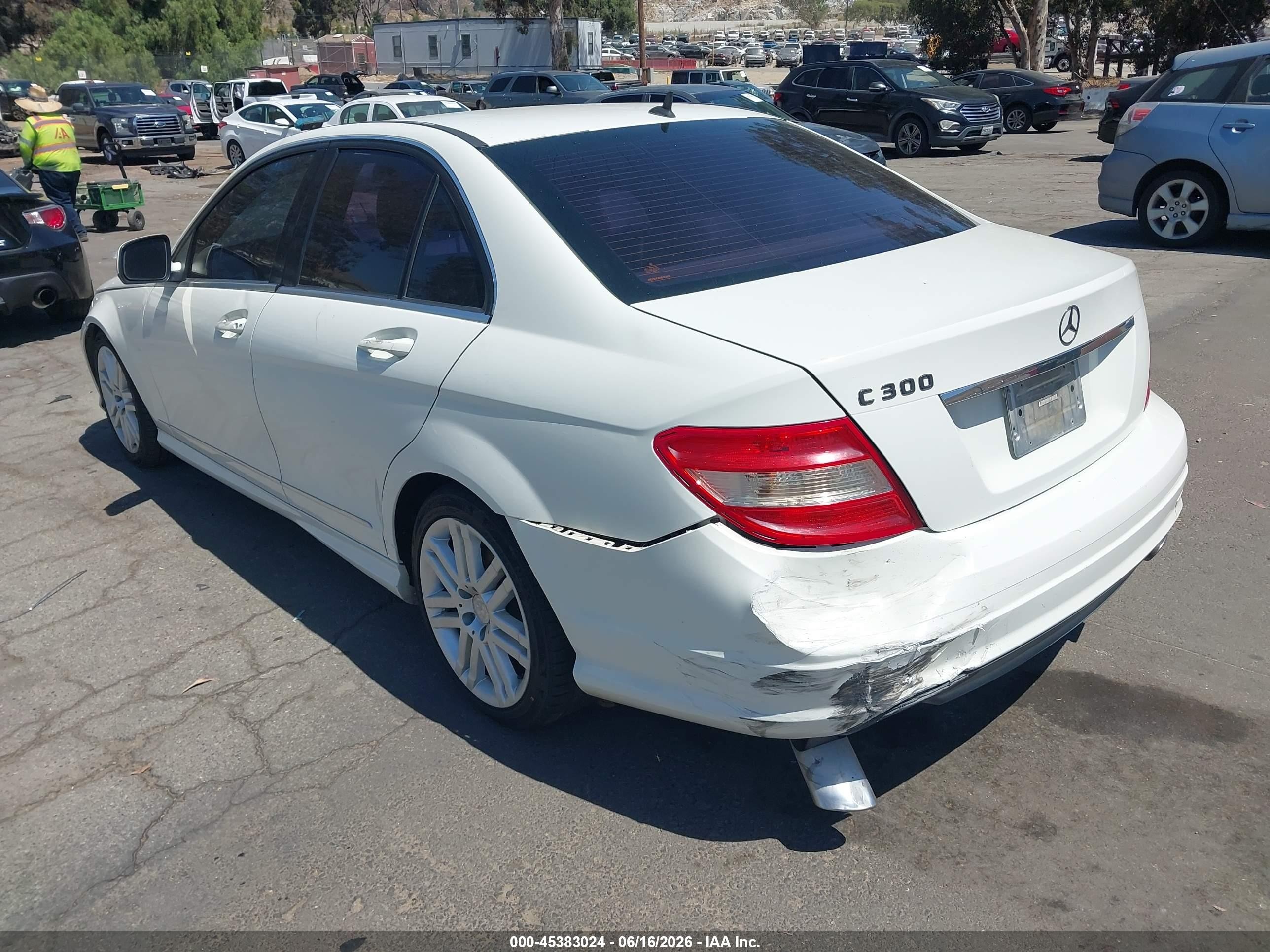 2009 Mercedes-benz C 300 Luxury/sport Белый vin: WDDGF54X49R050464