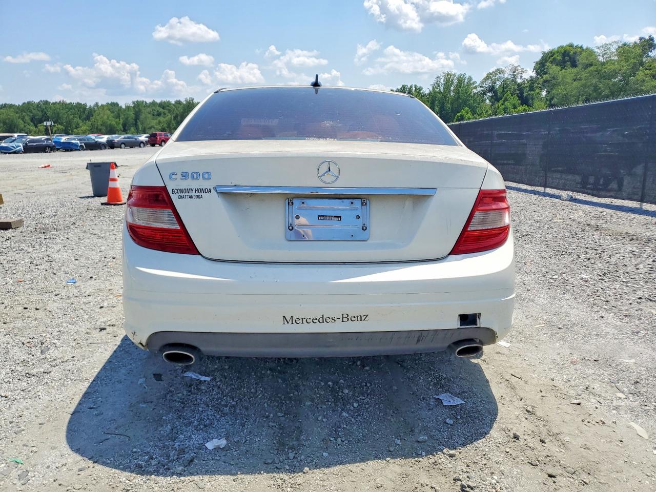 2009 Mercedes-benz C 300 White vin: WDDGF54X49R052005