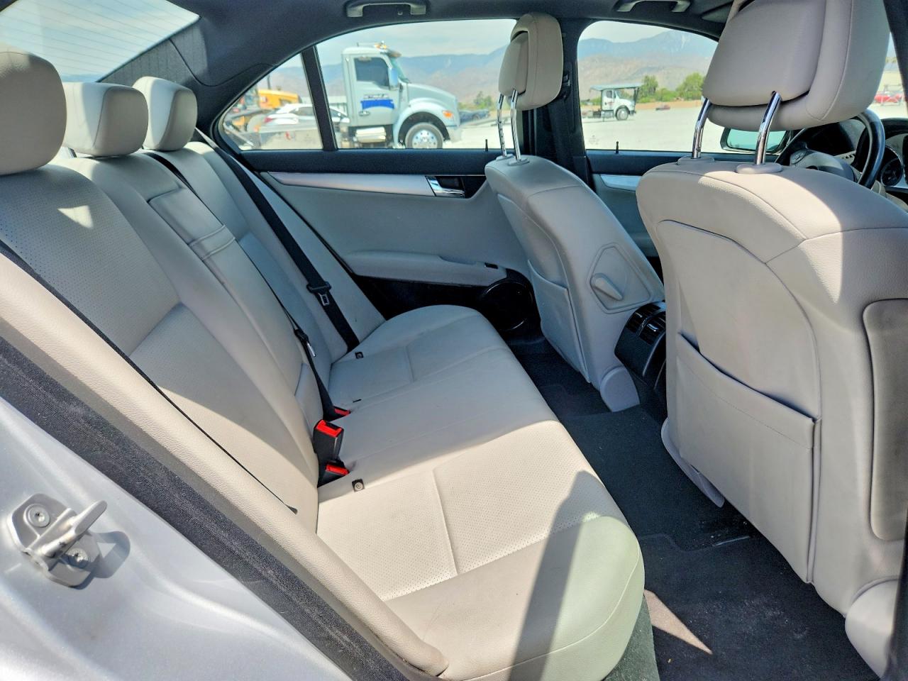 2009 Mercedes-benz C 300 Silver vin: WDDGF54X49R059830