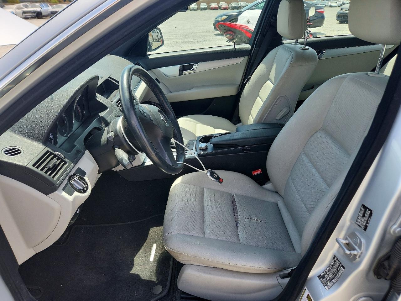 2009 Mercedes-benz C 300 Silver vin: WDDGF54X49R059830