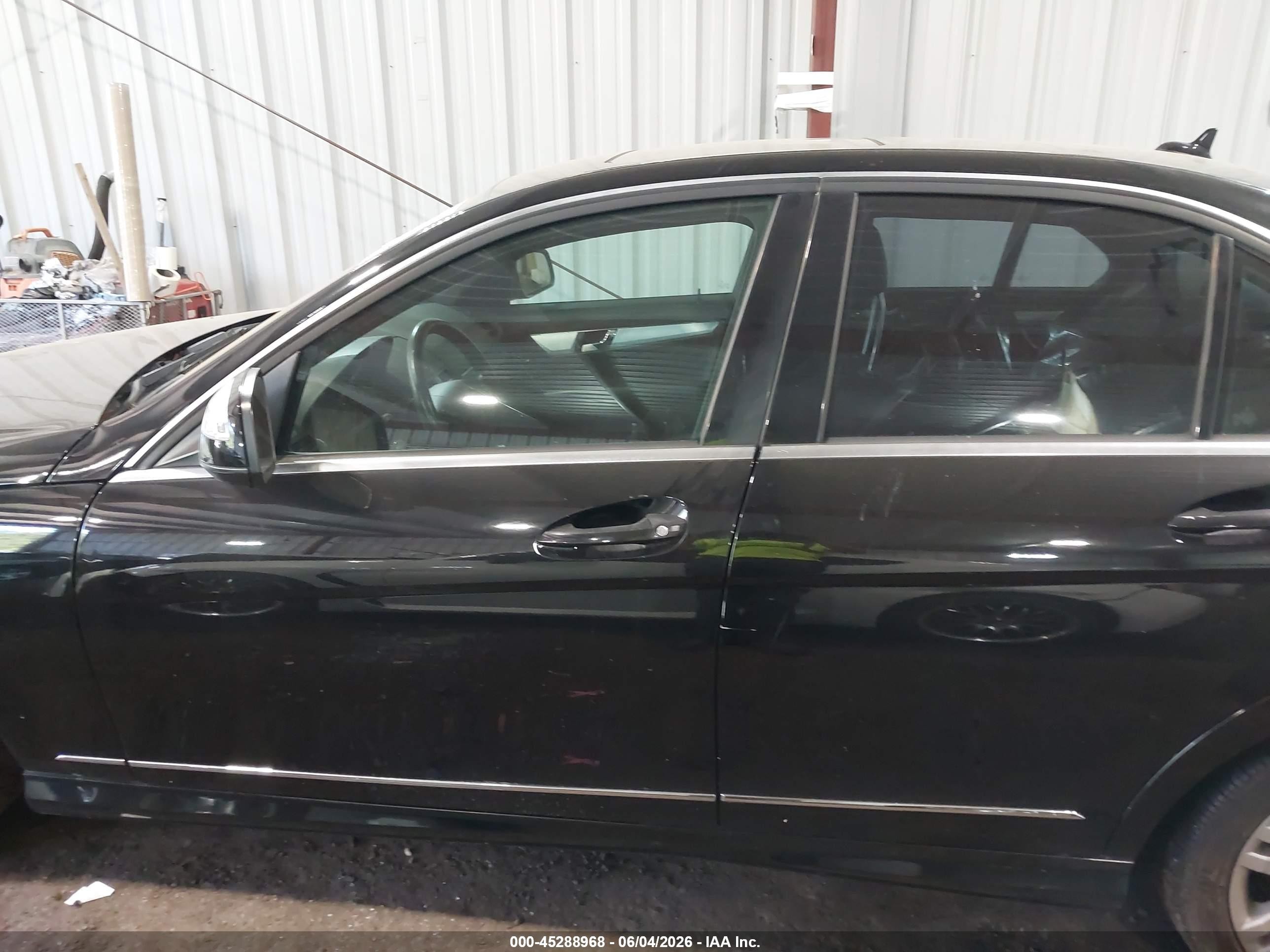 2009 Mercedes-benz C 300 Luxury/sport Black vin: WDDGF54X49R065367