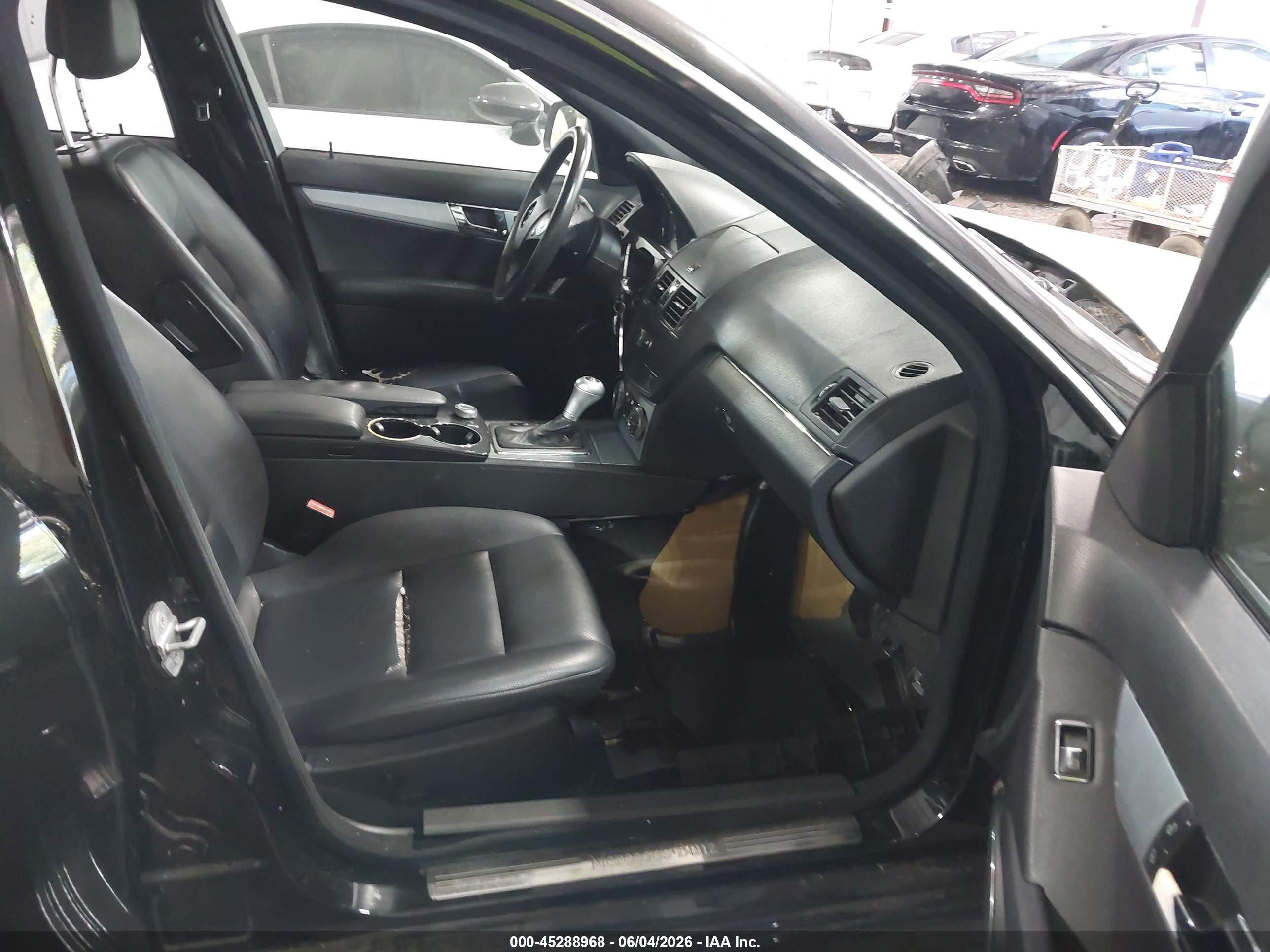 2009 Mercedes-benz C 300 Luxury/sport Black vin: WDDGF54X49R065367