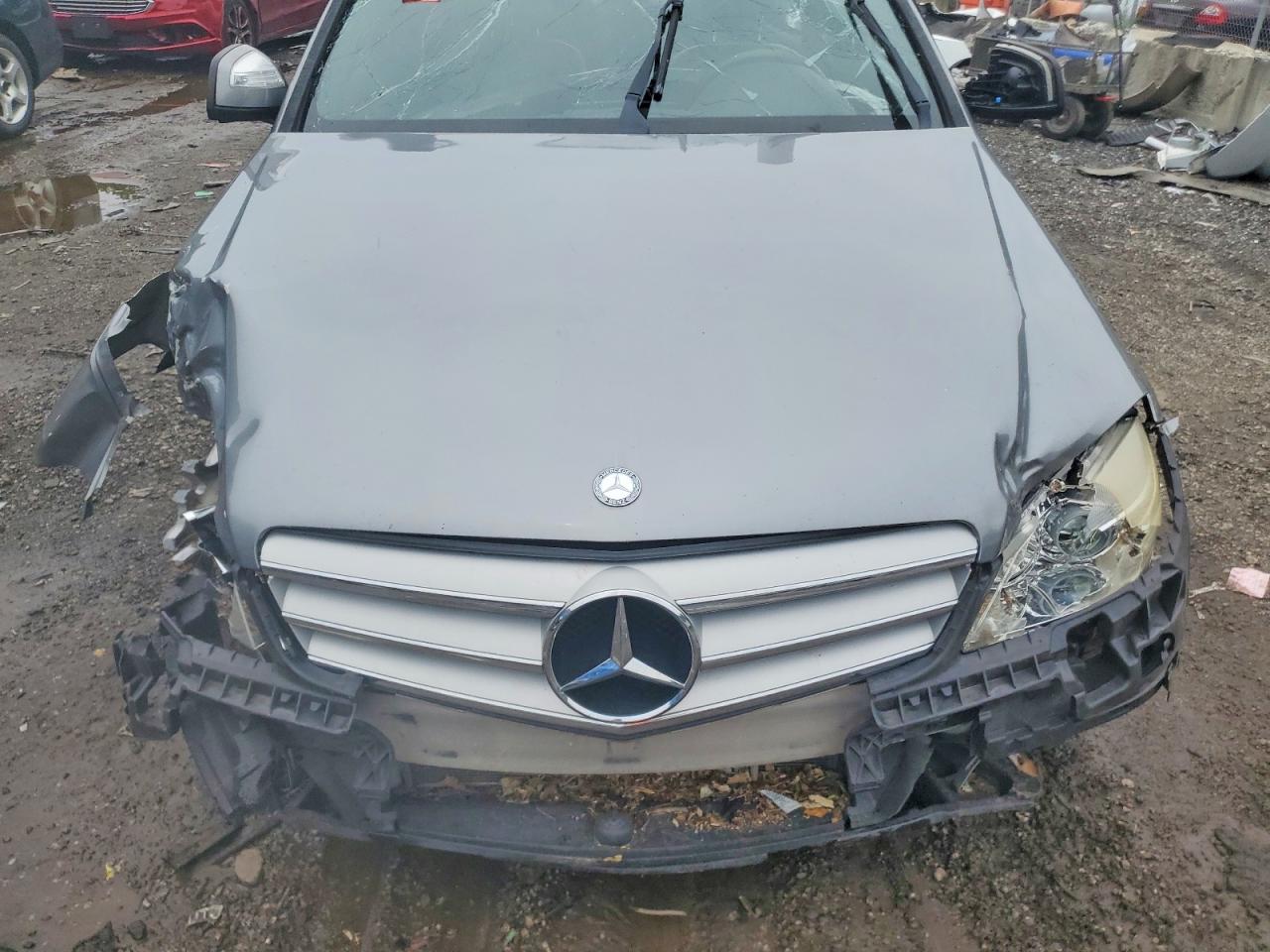 2009 Mercedes-benz C 300 Gray vin: WDDGF54X49R073579