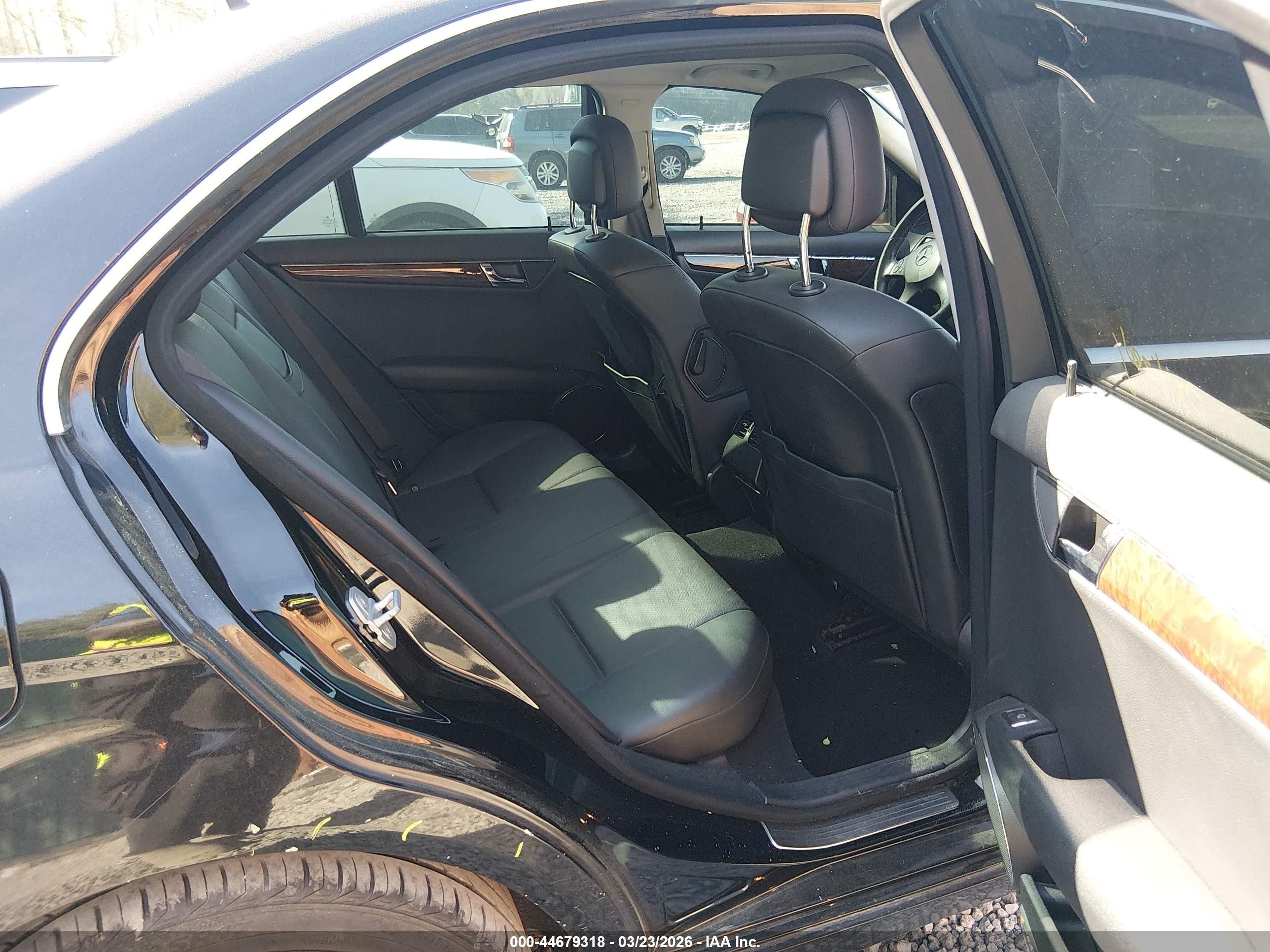 2009 Mercedes-benz C 300 Luxury Black vin: WDDGF54X49R079219