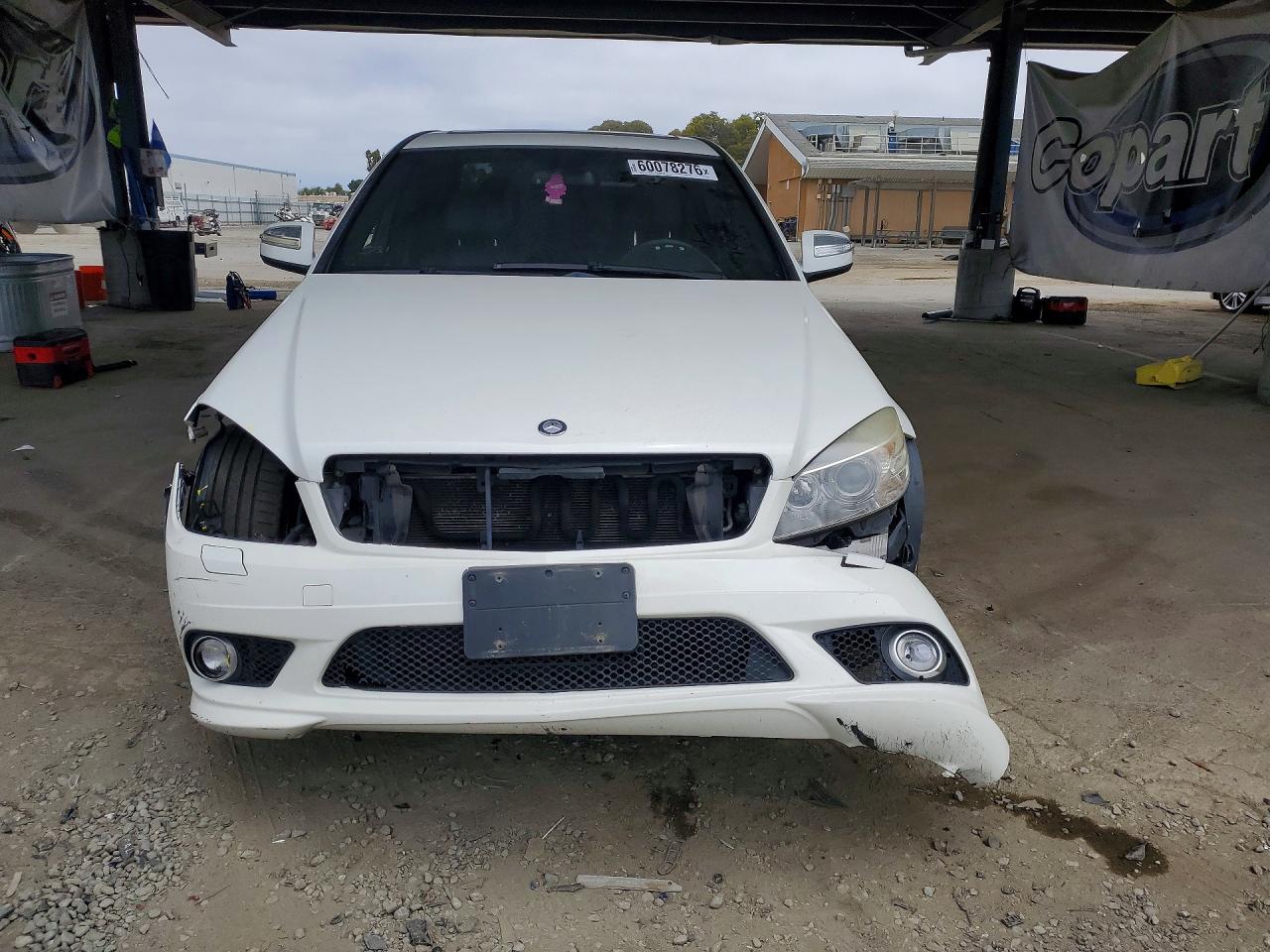 2009 Mercedes-benz C 300 White vin: WDDGF54X59R064681