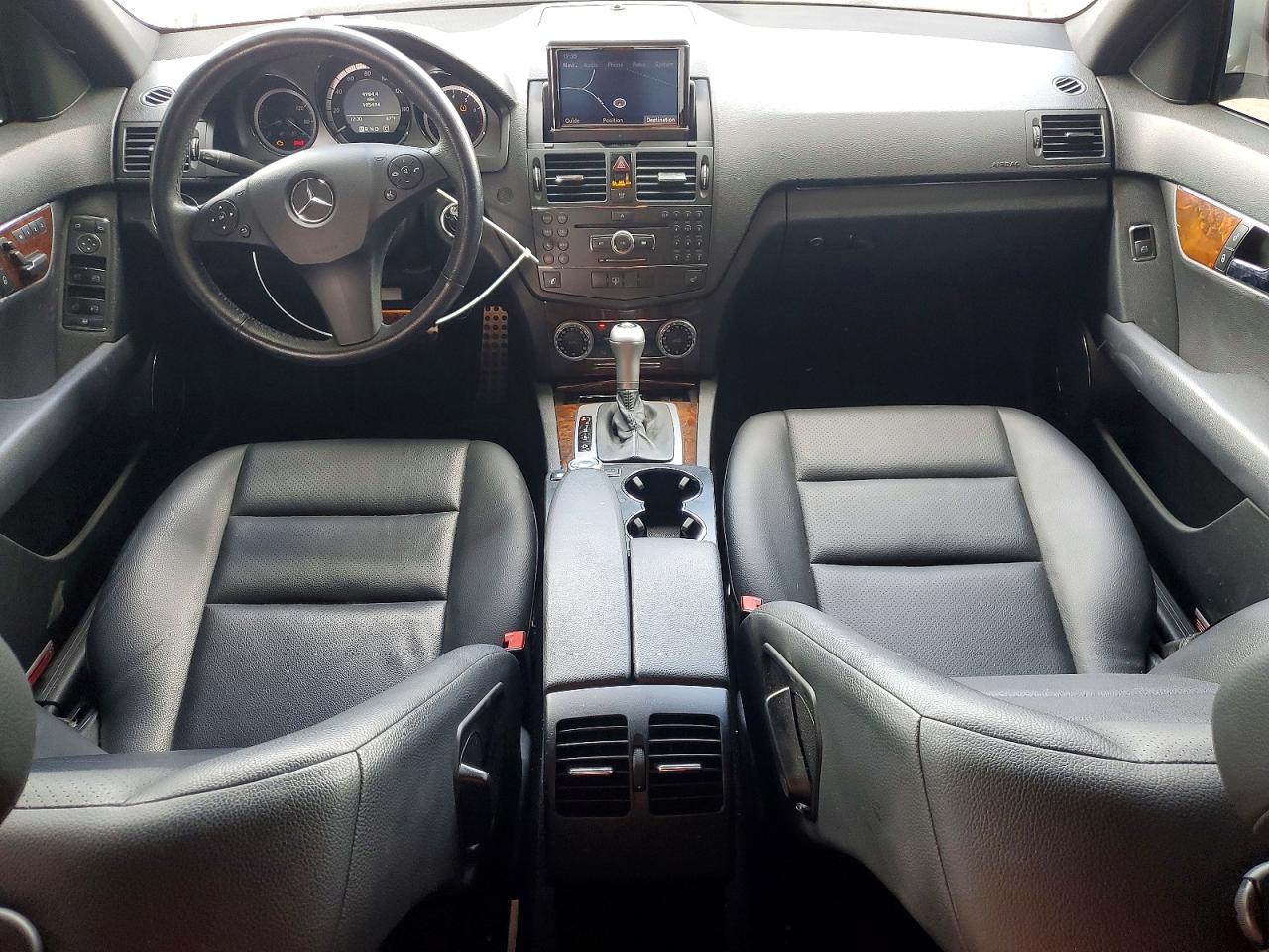 2009 Mercedes-benz C 300 White vin: WDDGF54X59R064681
