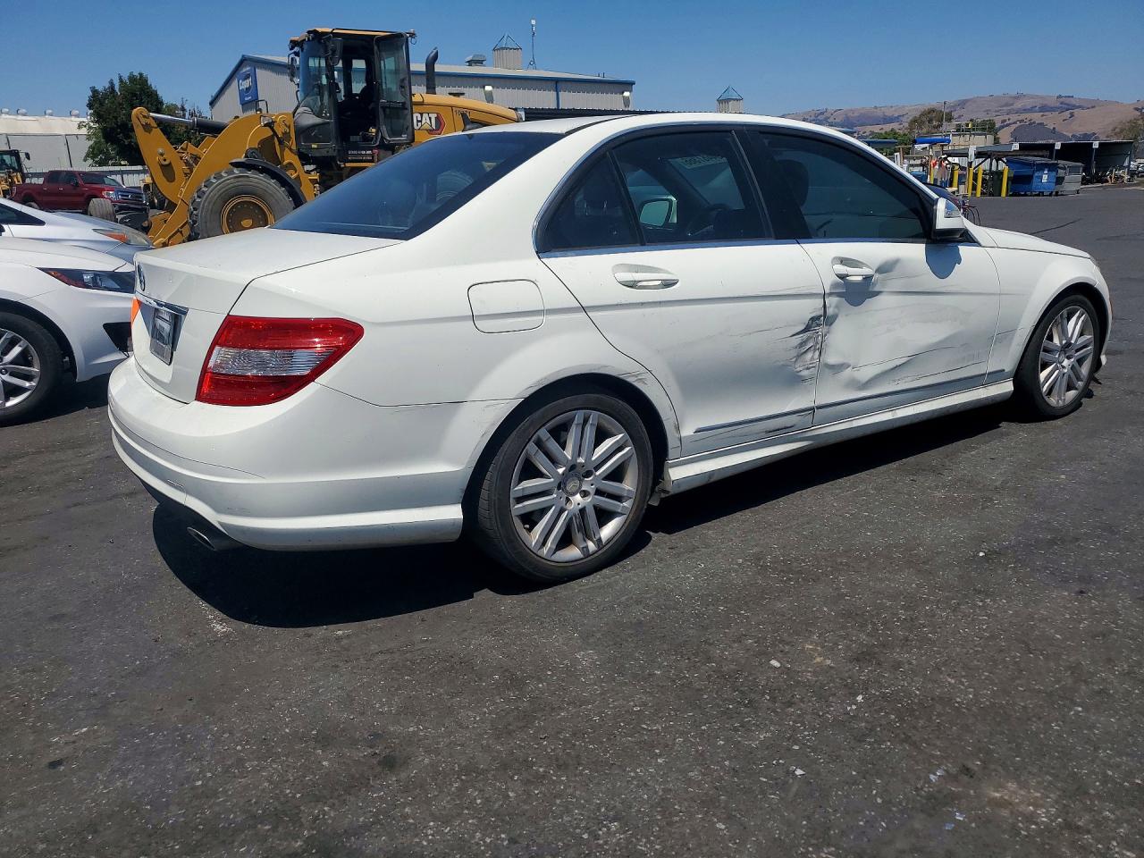 2009 Mercedes-benz C 300 White vin: WDDGF54X59R070562