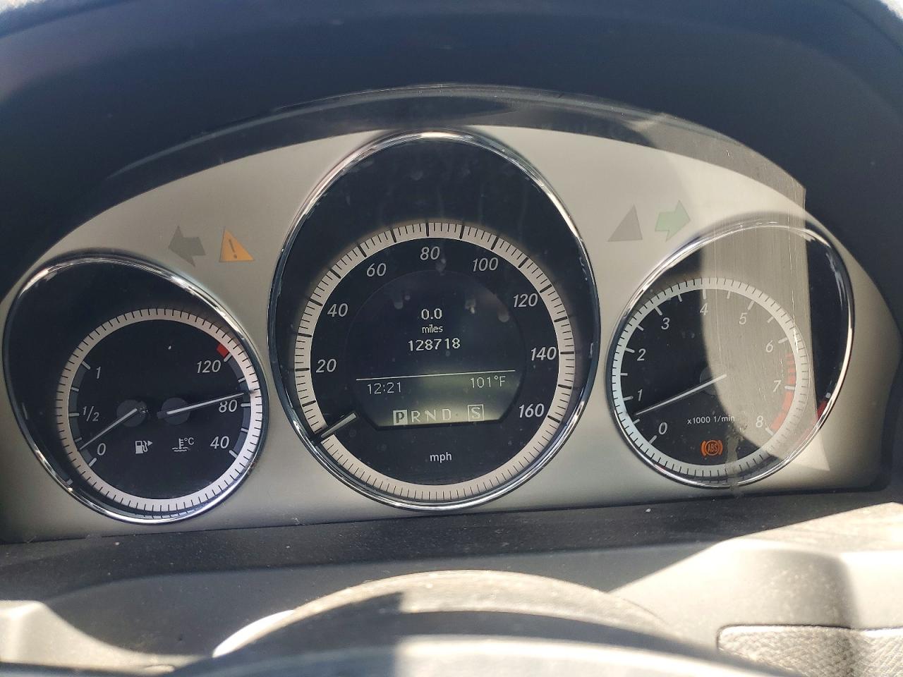 2009 Mercedes-benz C 300 White vin: WDDGF54X59R070562