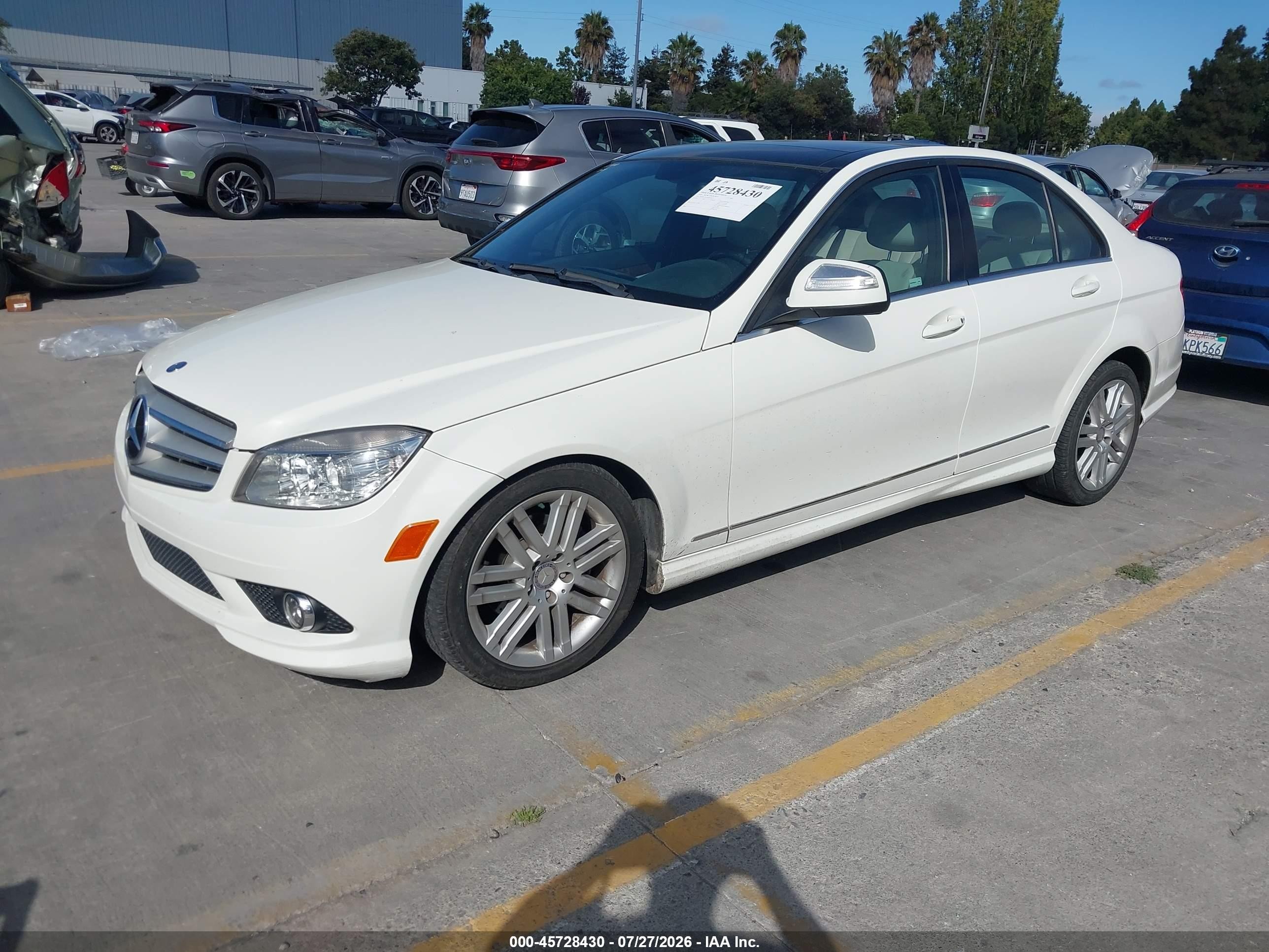 2009 Mercedes-benz C 300 Luxury/sport White vin: WDDGF54X59R078323