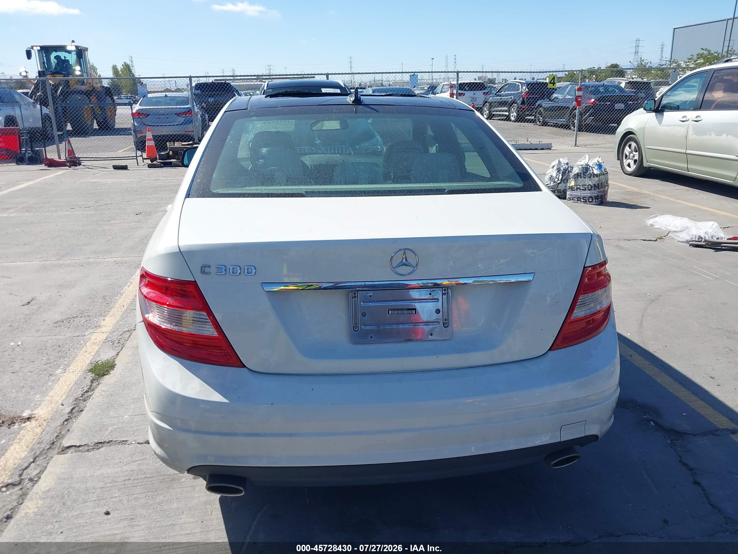 2009 Mercedes-benz C 300 Luxury/sport White vin: WDDGF54X59R078323
