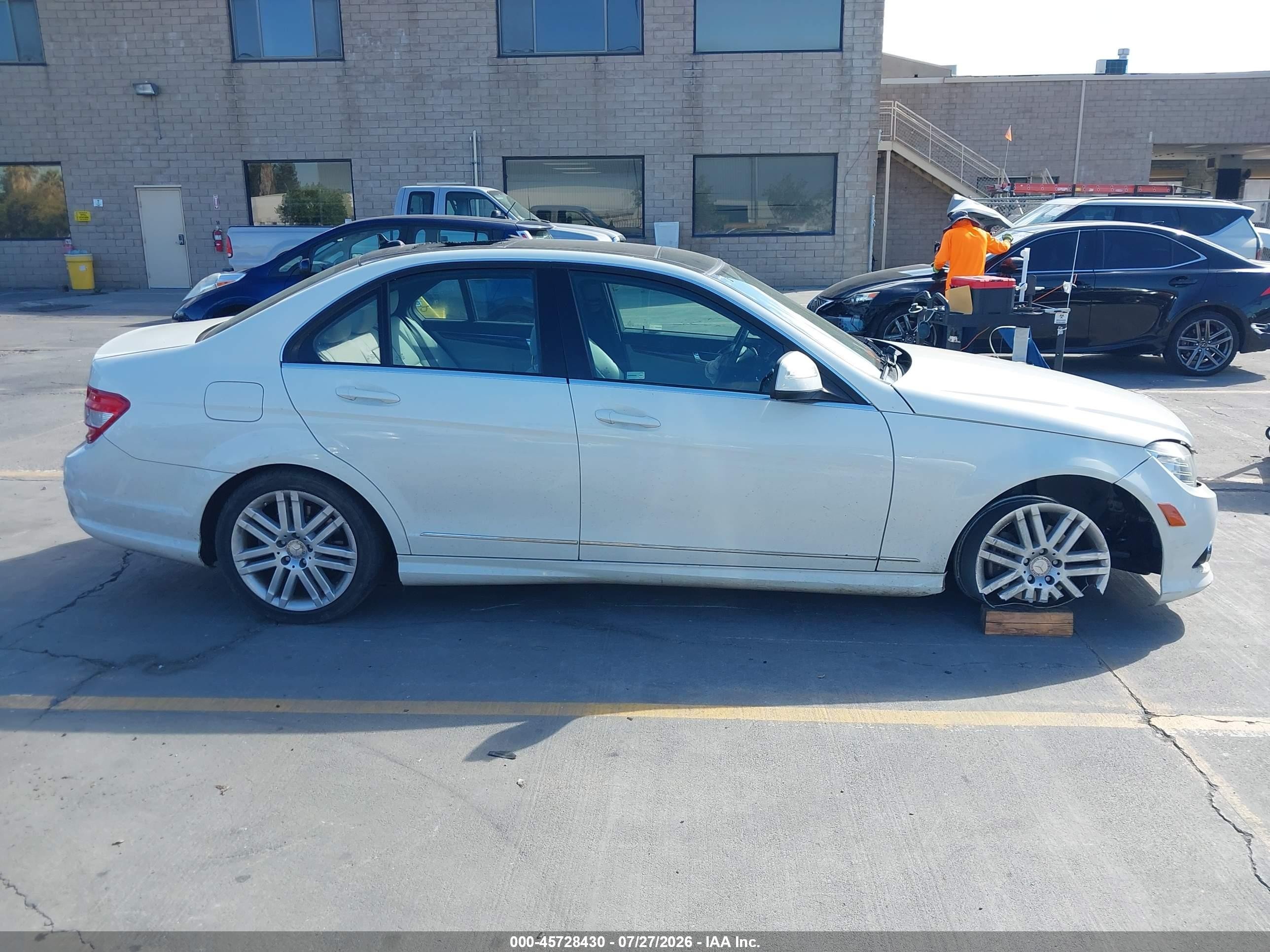 2009 Mercedes-benz C 300 Luxury/sport White vin: WDDGF54X59R078323