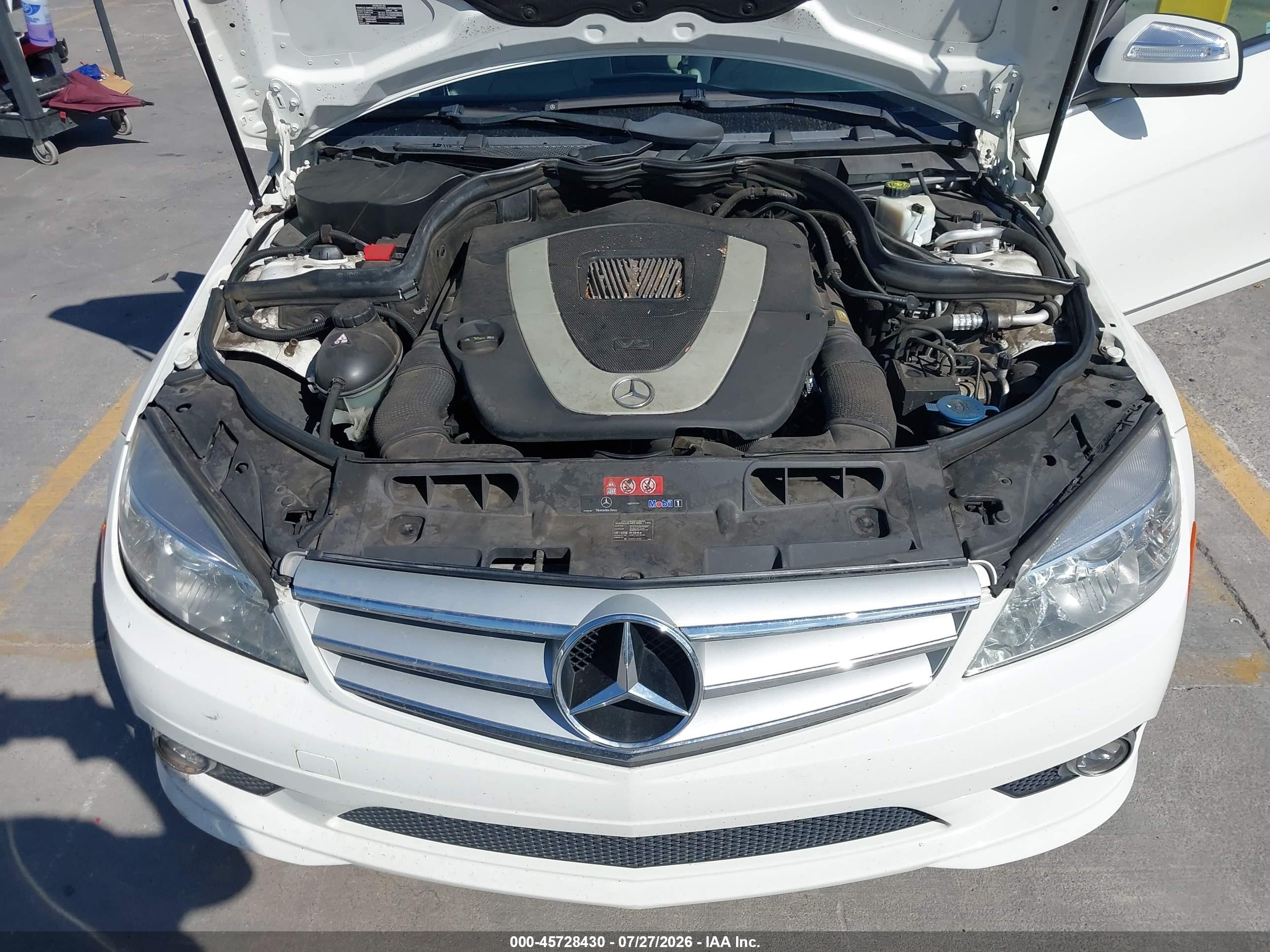 2009 Mercedes-benz C 300 Luxury/sport White vin: WDDGF54X59R078323