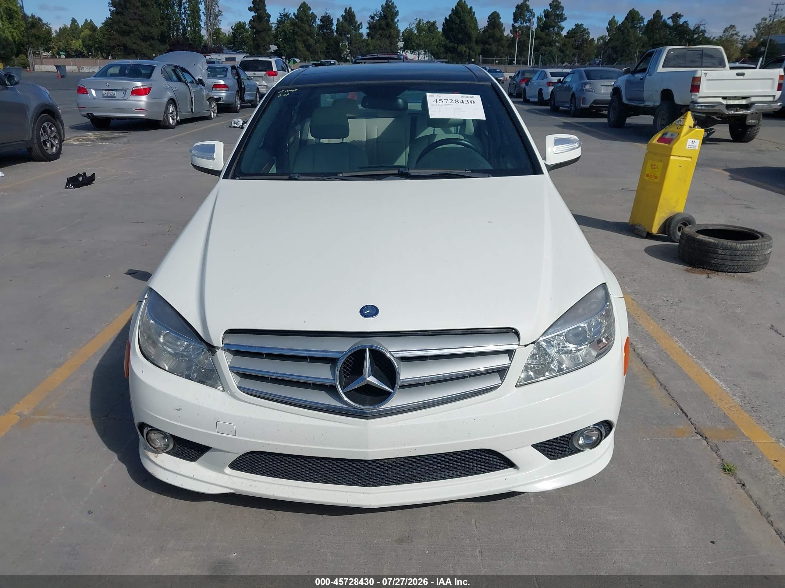 2009 Mercedes-benz C 300 Luxury/sport White vin: WDDGF54X59R078323