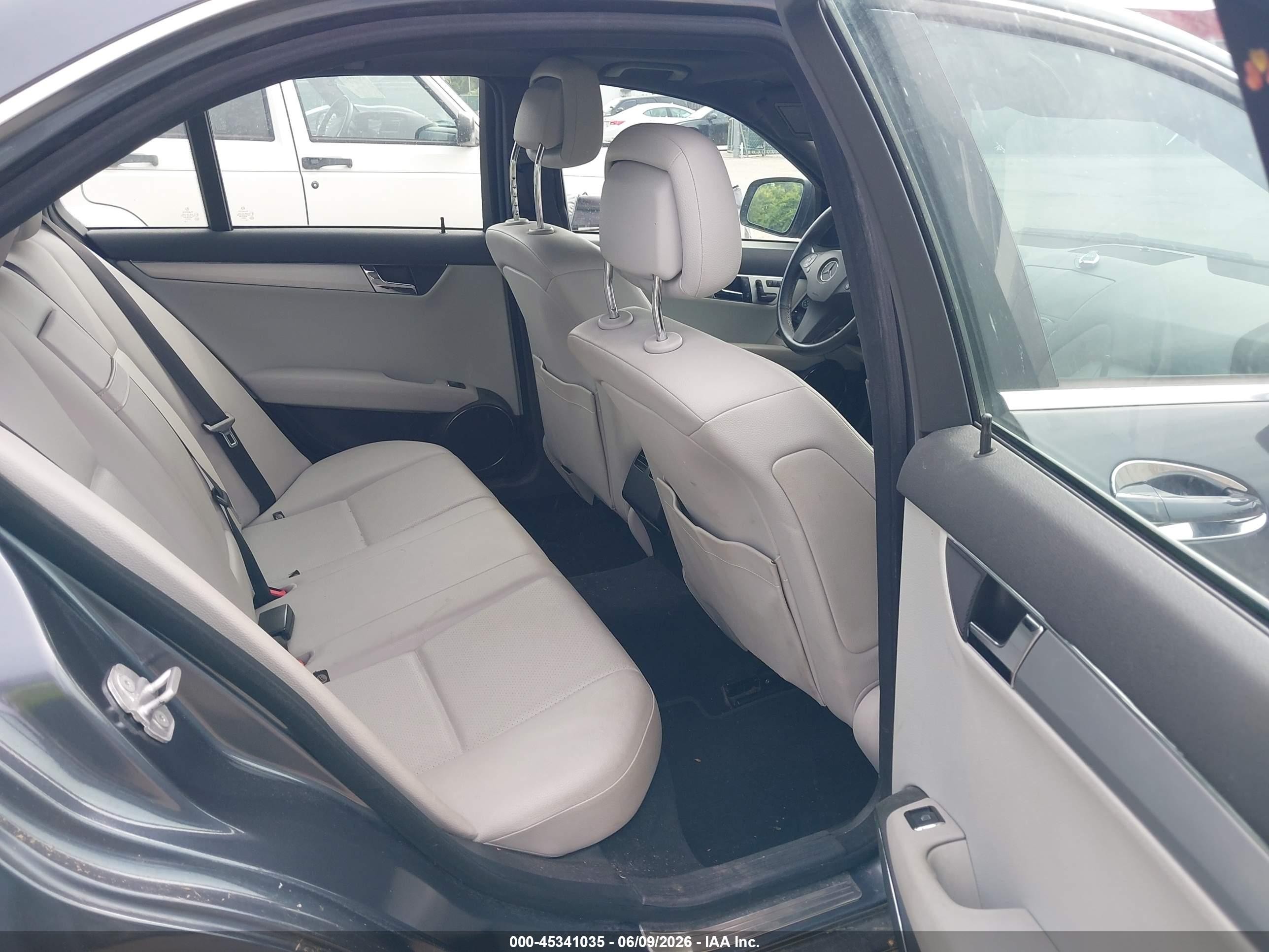 2009 Mercedes-benz C 300 Luxury/sport Gray vin: WDDGF54X59R080010
