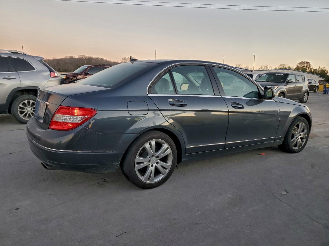 2008 Mercedes-benz C 300 Gray vin: WDDGF54X68F075155