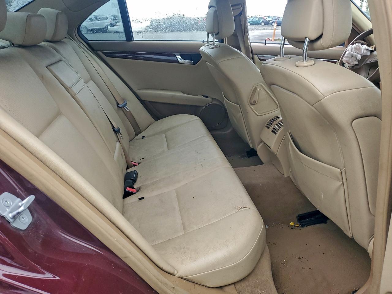 2008 Mercedes-benz C 300 Burgundy vin: WDDGF54X68F082672