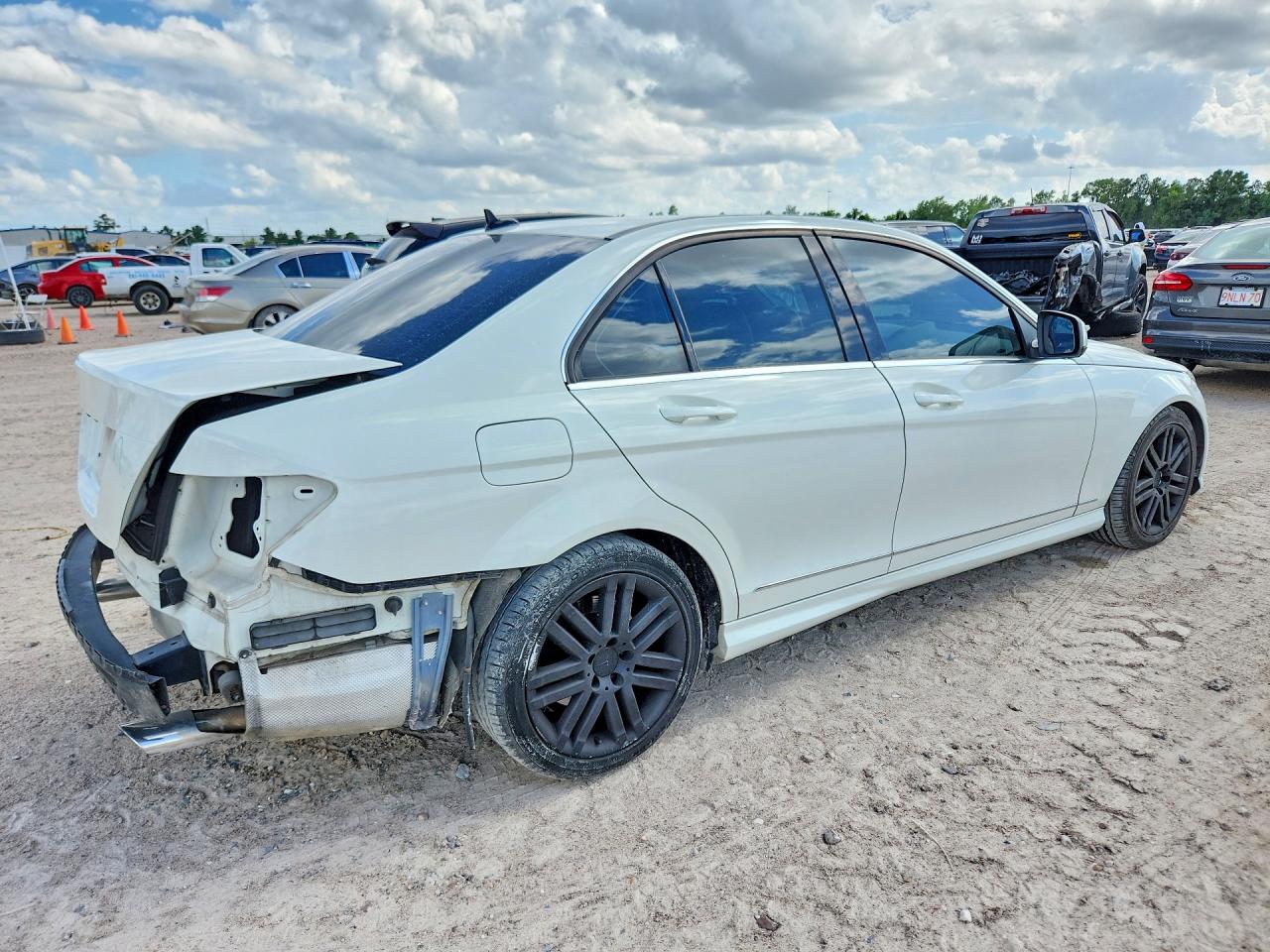 2008 Mercedes-benz C 300 White vin: WDDGF54X68F097656