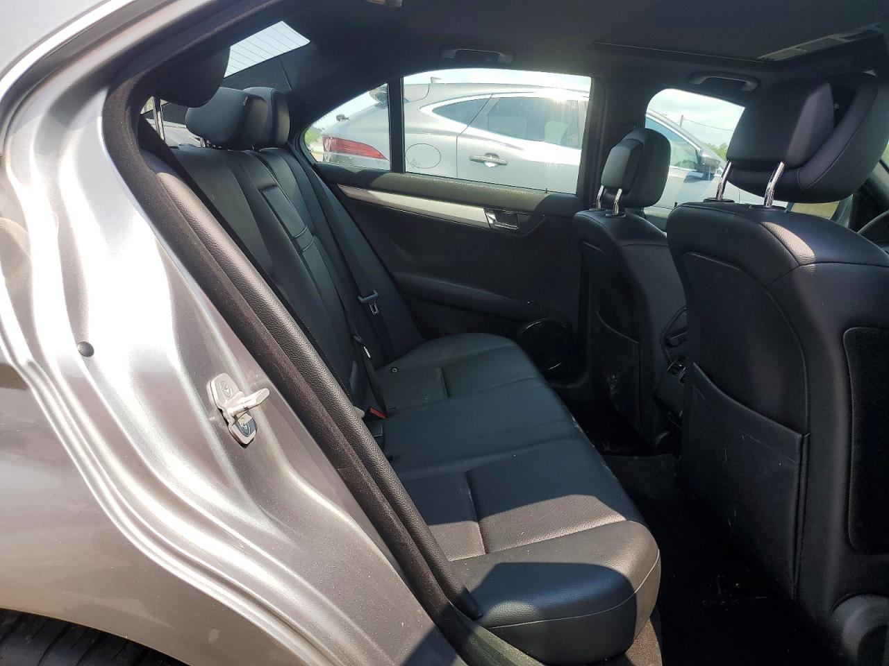 2008 Mercedes-benz C 300 Серебряный vin: WDDGF54X68R010501