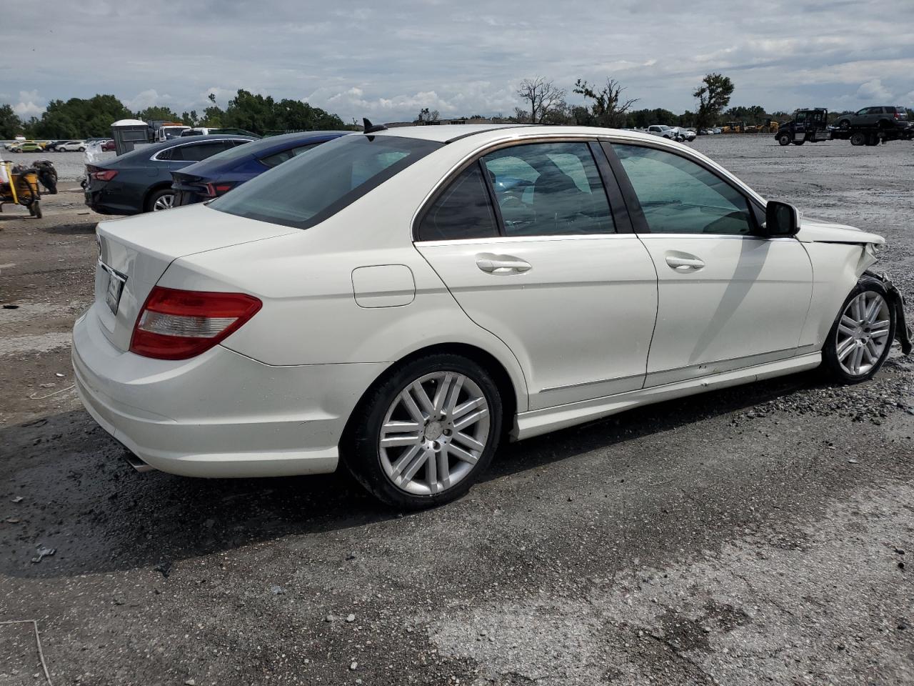 2008 Mercedes-benz C 300 White vin: WDDGF54X68R037200