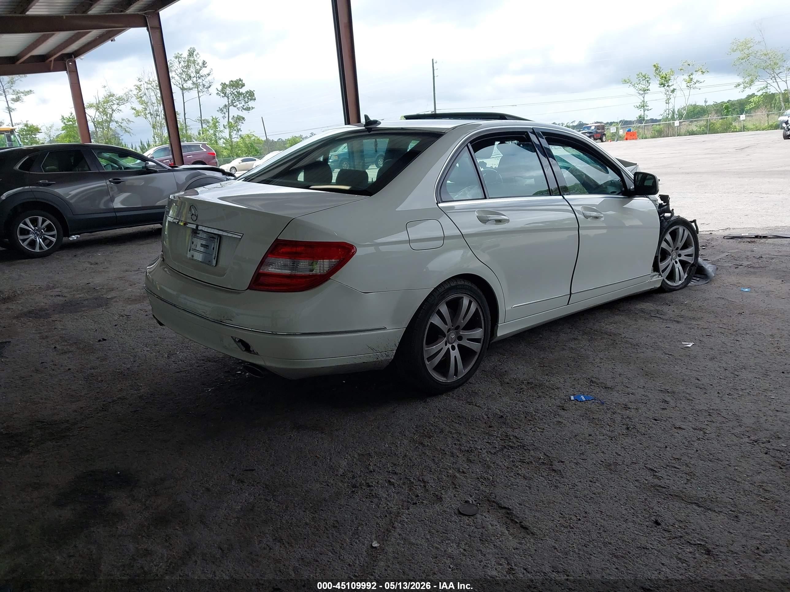 2008 Mercedes-benz C 300 Luxury/sport White vin: WDDGF54X68R040114