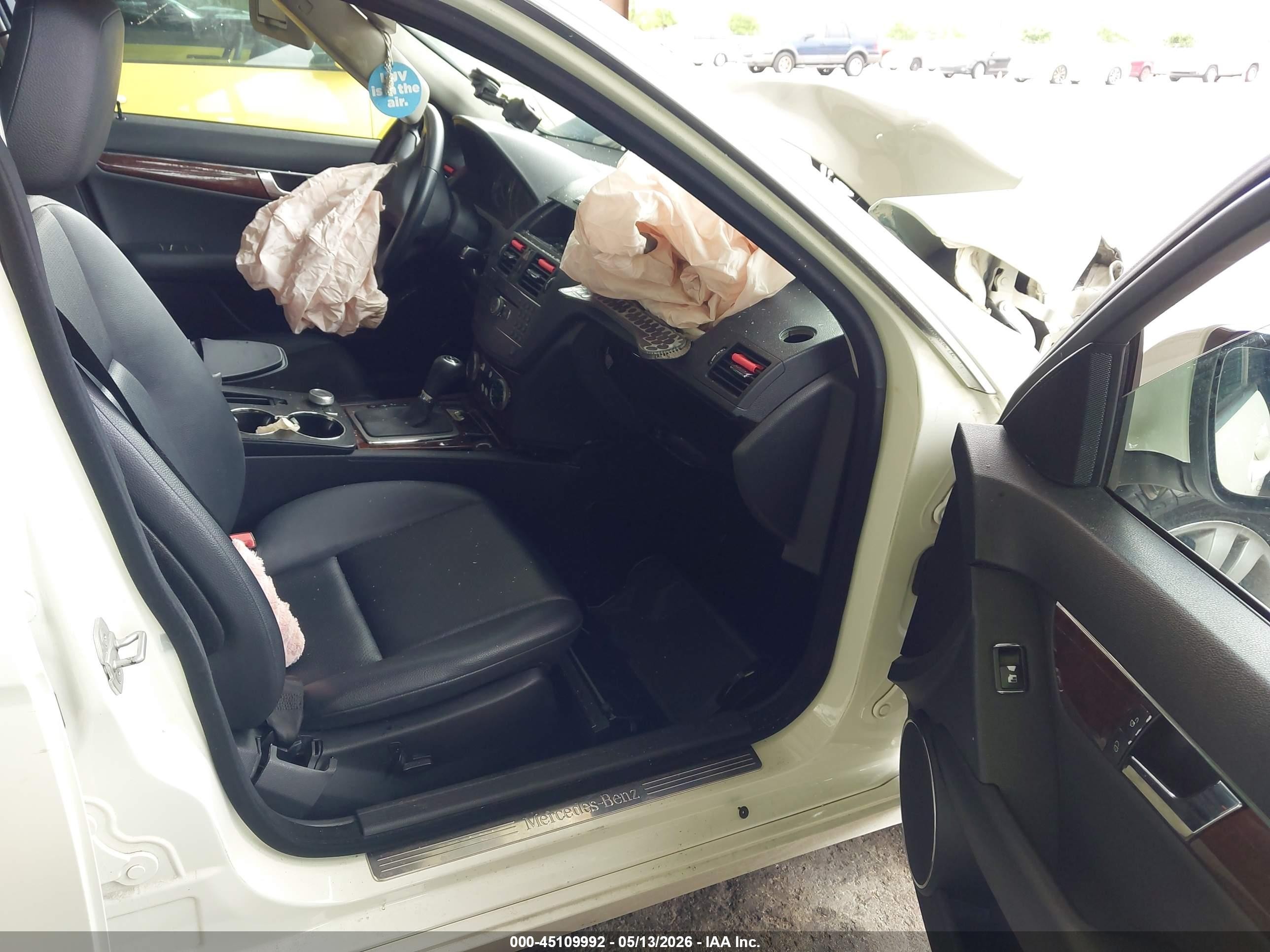 2008 Mercedes-benz C 300 Luxury/sport White vin: WDDGF54X68R040114