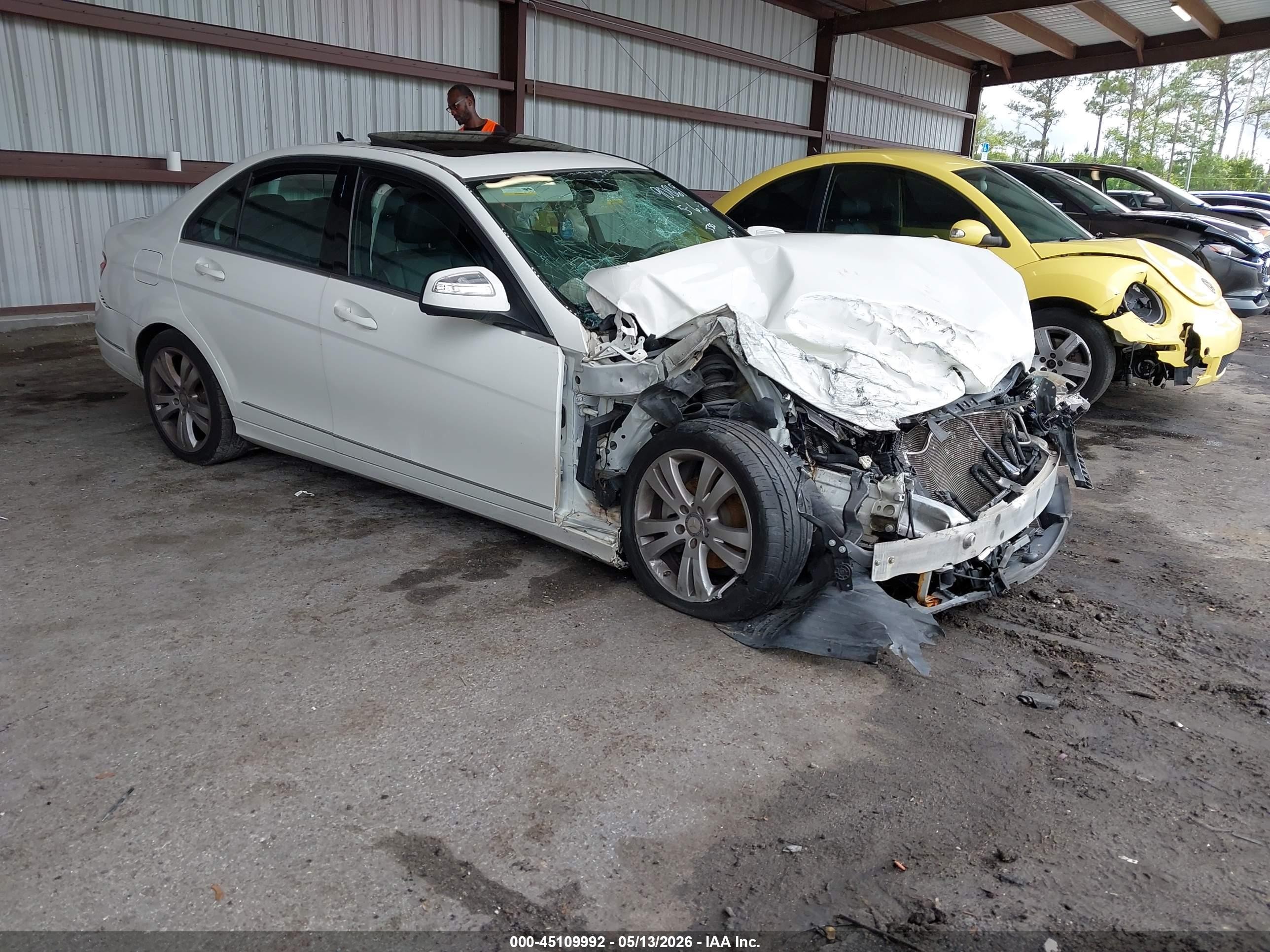 2008 Mercedes-benz C 300 Luxury/sport White vin: WDDGF54X68R040114