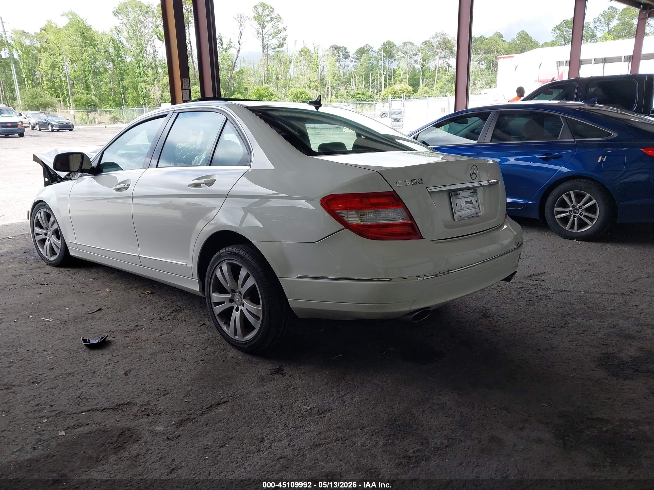 2008 Mercedes-benz C 300 Luxury/sport White vin: WDDGF54X68R040114