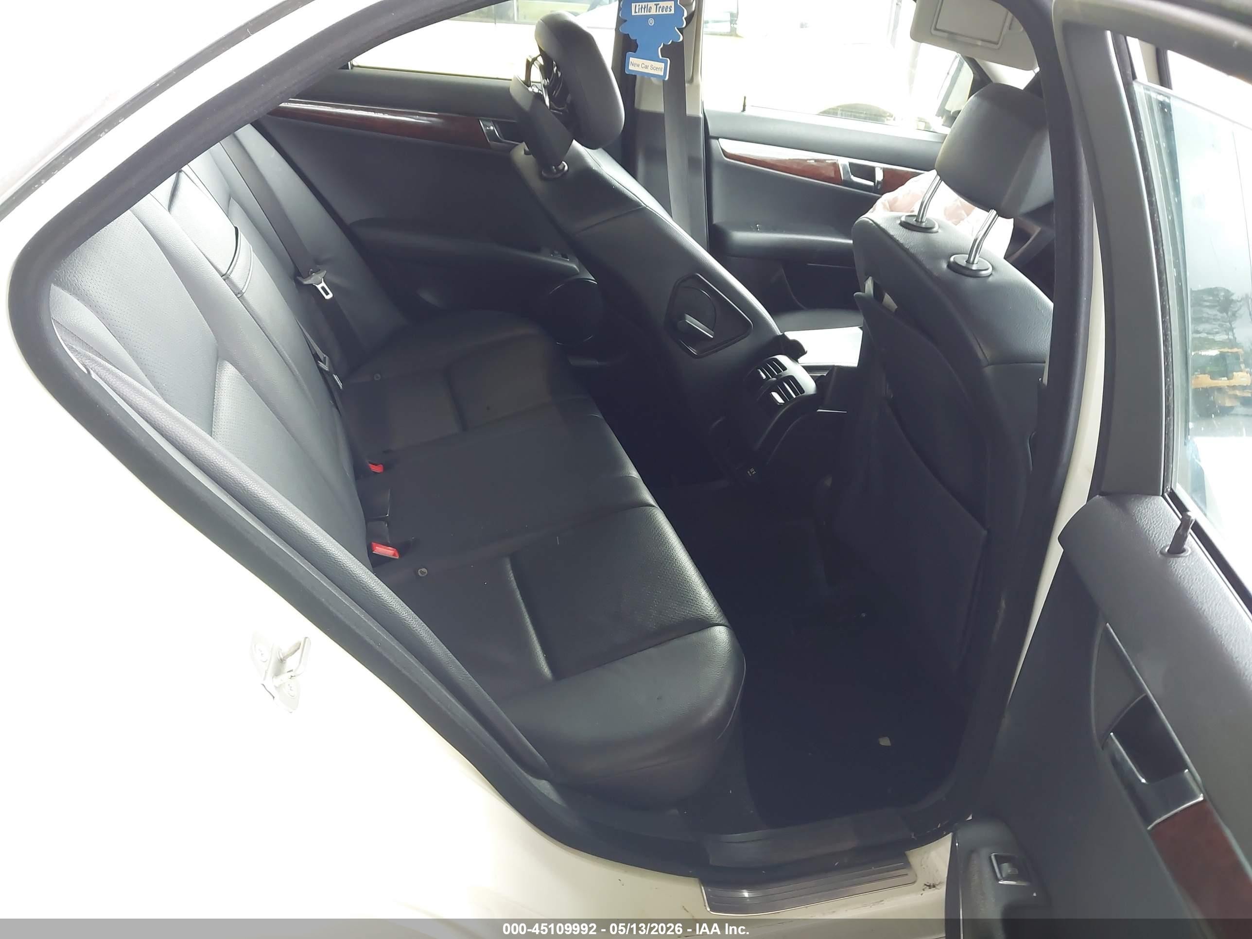 2008 Mercedes-benz C 300 Luxury/sport White vin: WDDGF54X68R040114
