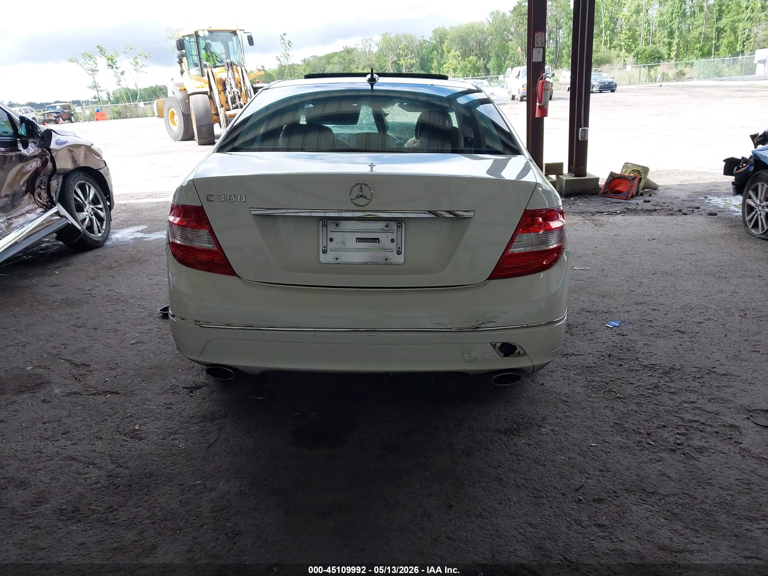 2008 Mercedes-benz C 300 Luxury/sport White vin: WDDGF54X68R040114