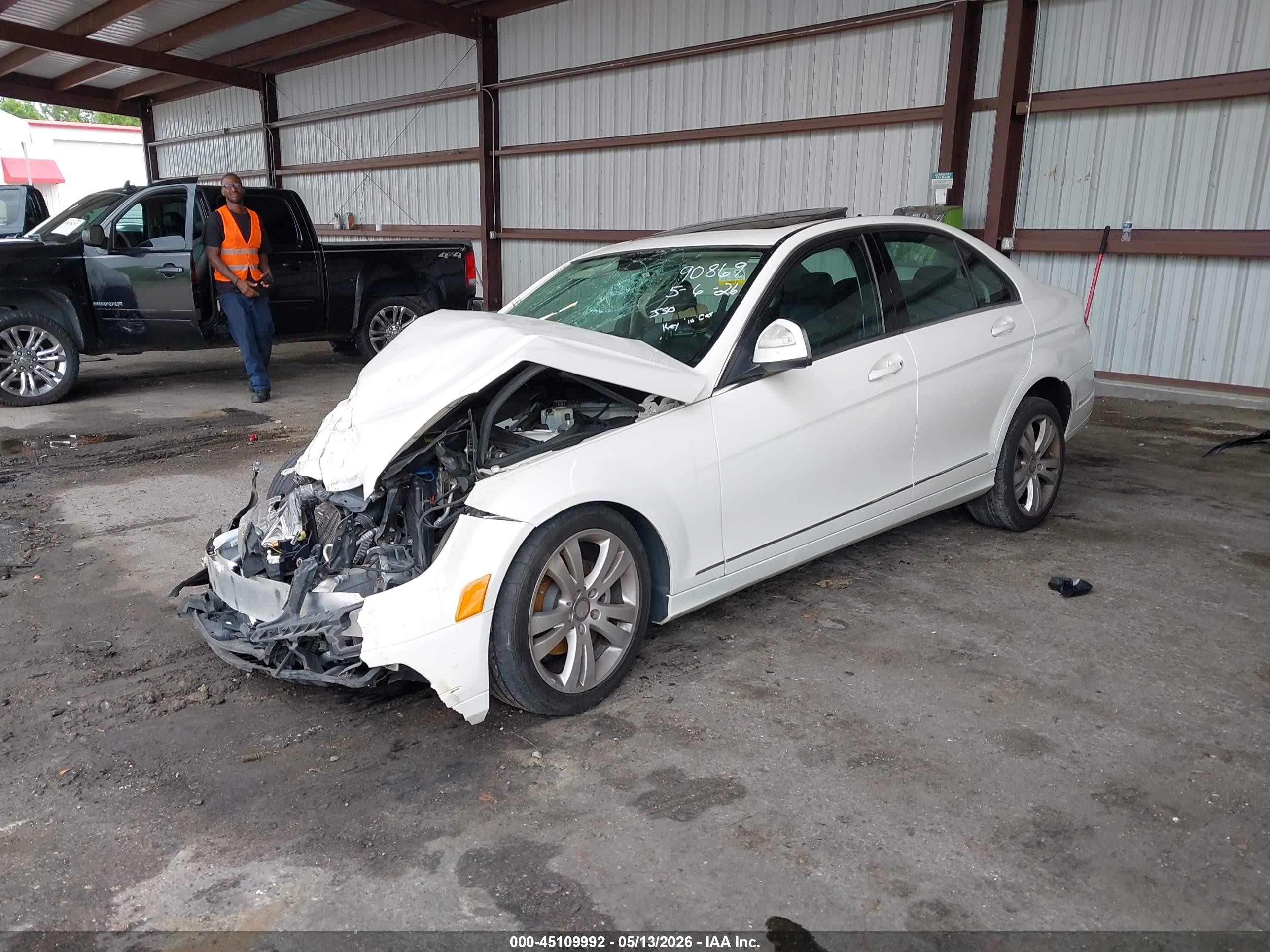 2008 Mercedes-benz C 300 Luxury/sport White vin: WDDGF54X68R040114