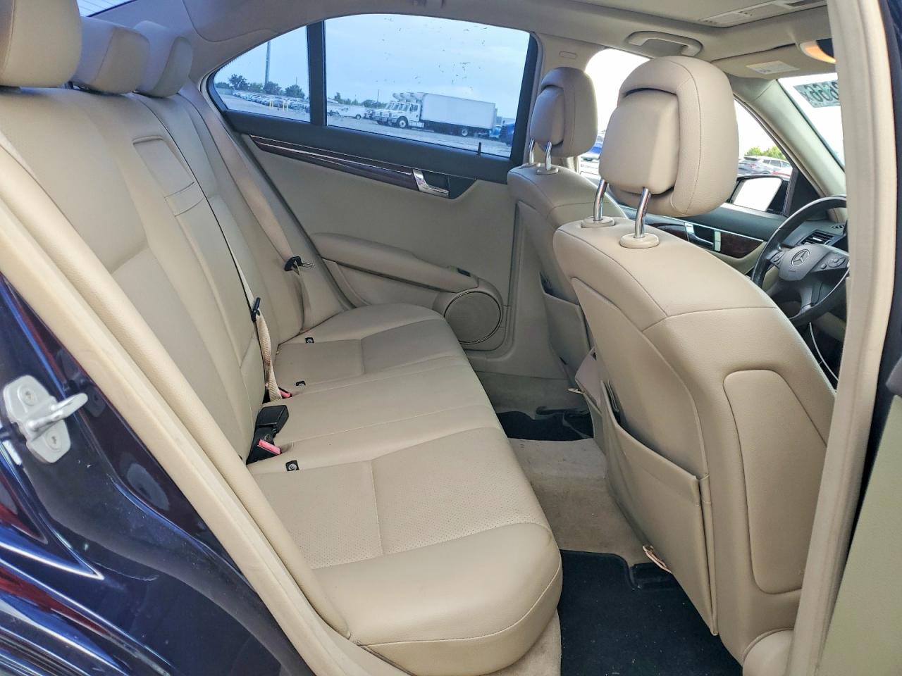 2009 Mercedes-benz C 300 Blue vin: WDDGF54X69F234869