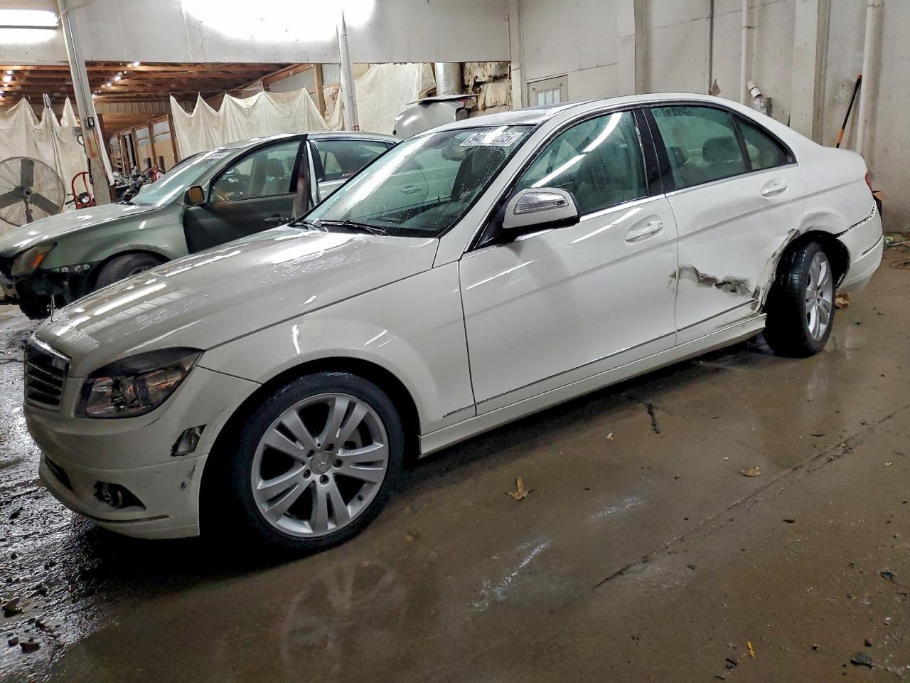 2009 Mercedes-benz C 300 White vin: WDDGF54X69R052278