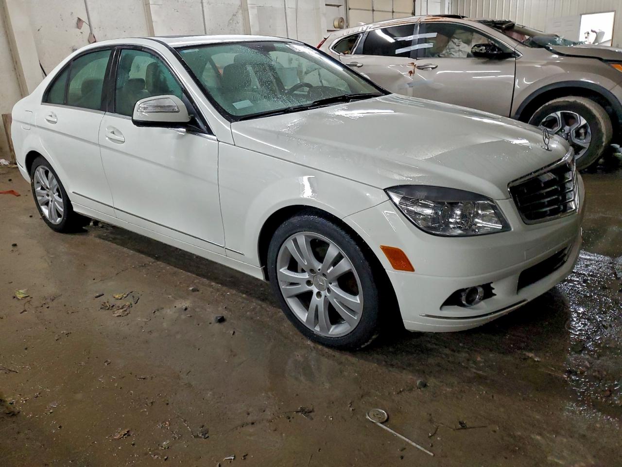 2009 Mercedes-benz C 300 White vin: WDDGF54X69R052278