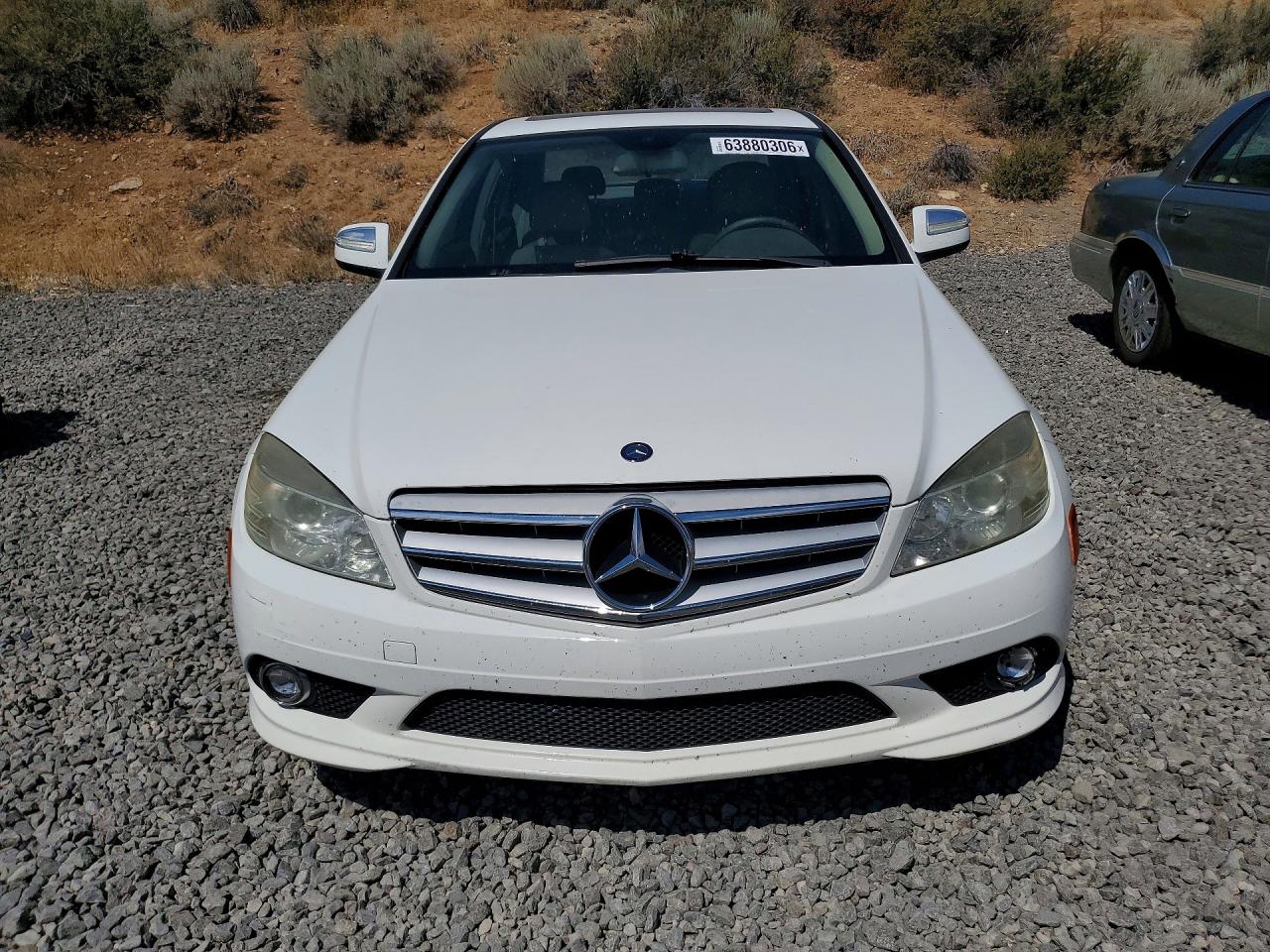 2009 Mercedes-benz C 300 White vin: WDDGF54X69R058677