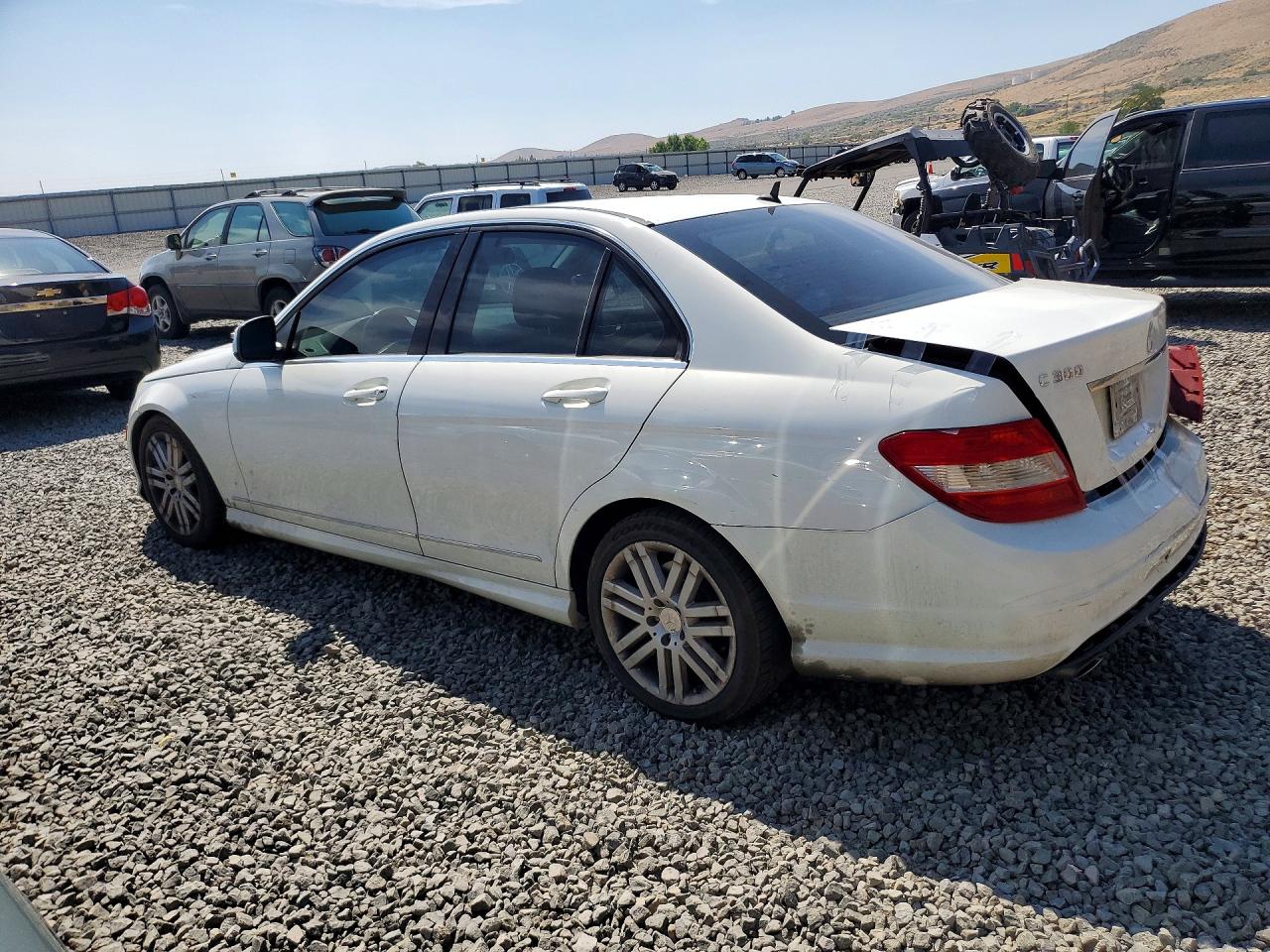 2009 Mercedes-benz C 300 White vin: WDDGF54X69R058677