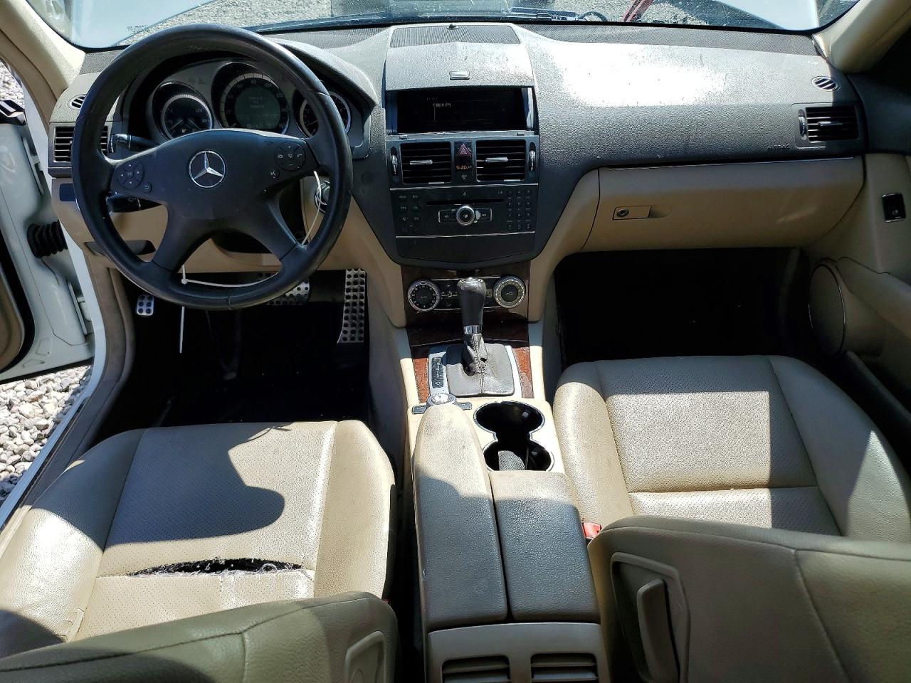 2009 Mercedes-benz C 300 White vin: WDDGF54X69R058677