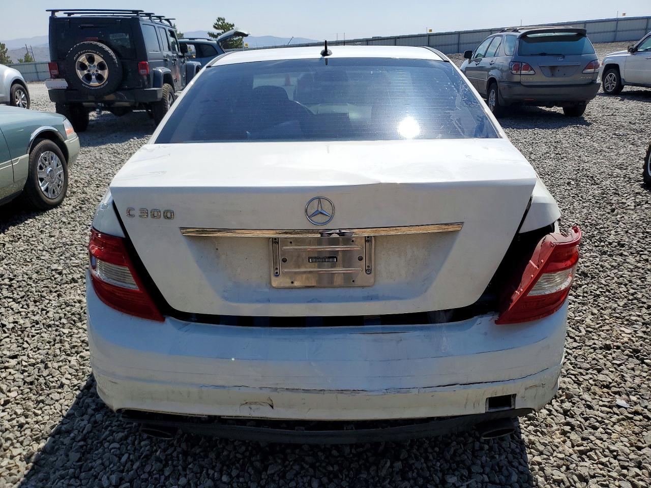 2009 Mercedes-benz C 300 White vin: WDDGF54X69R058677