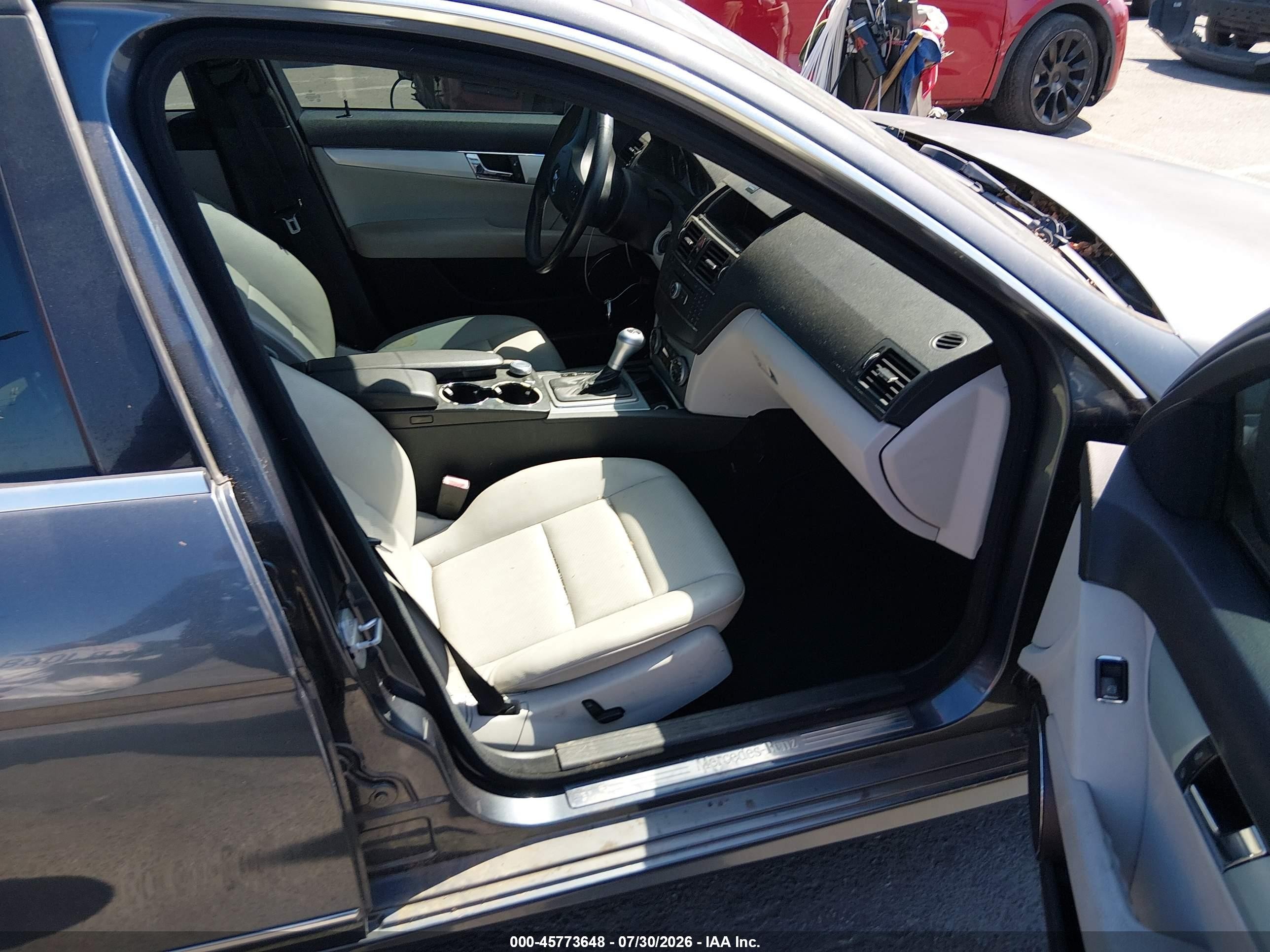 2009 Mercedes-benz C 300 Luxury/sport Gray vin: WDDGF54X69R060588