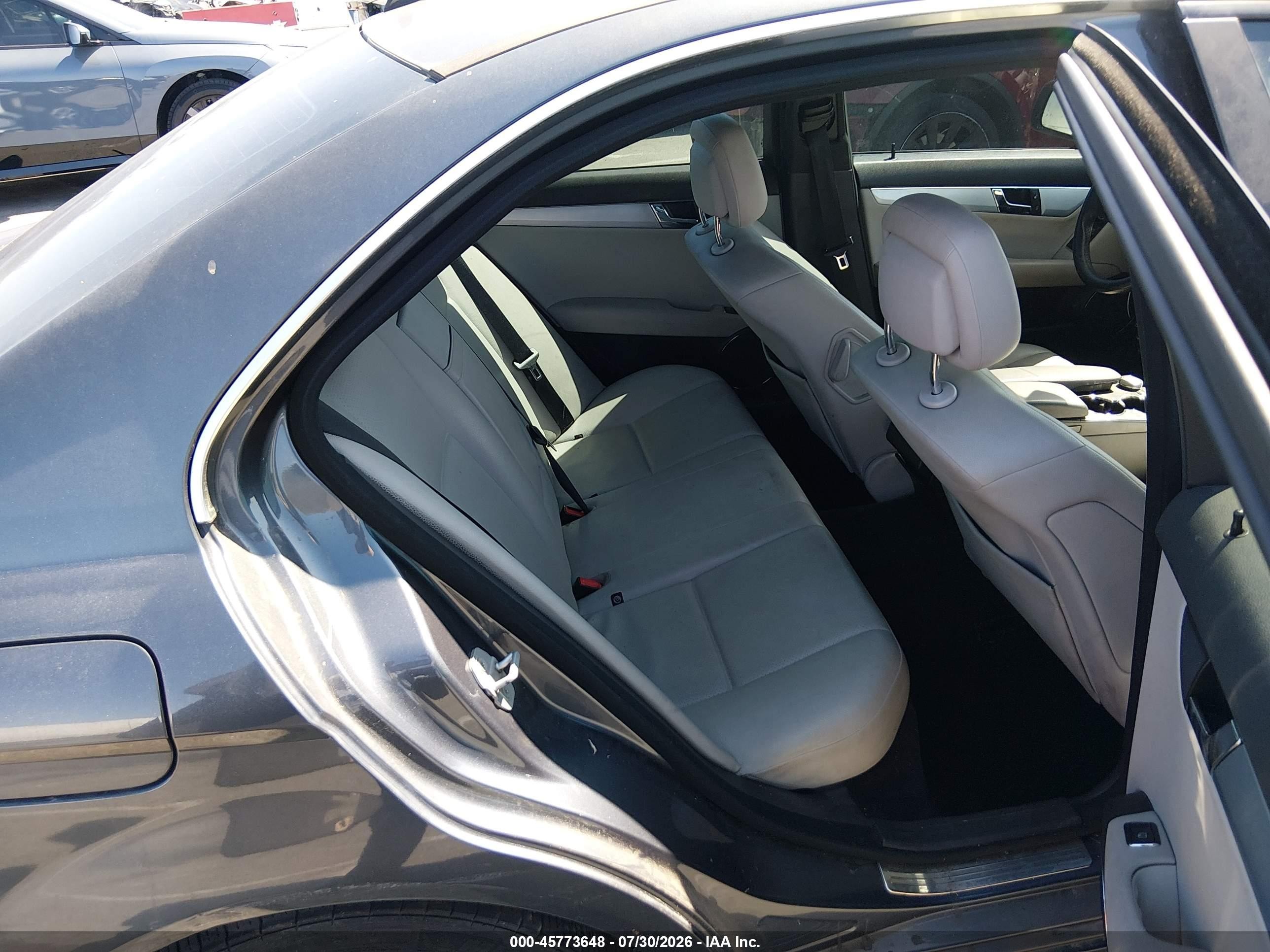2009 Mercedes-benz C 300 Luxury/sport Gray vin: WDDGF54X69R060588