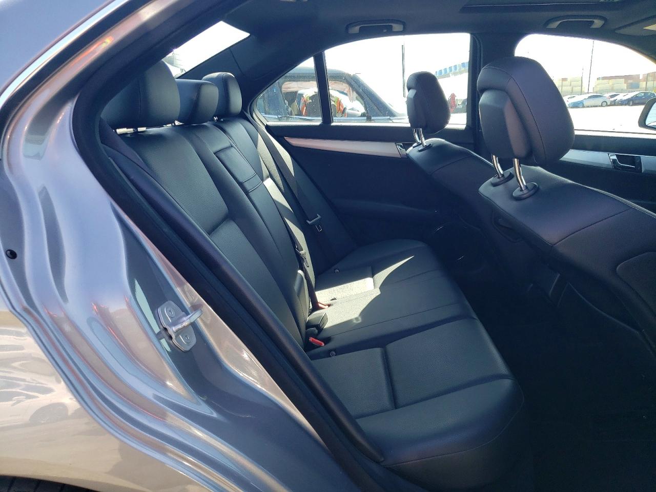 2009 Mercedes-benz C 300 Silver vin: WDDGF54X69R074992