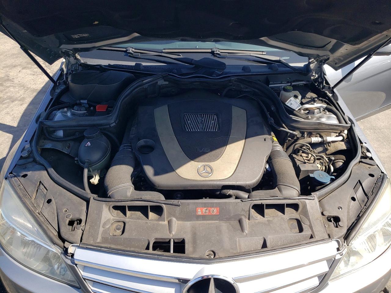 2009 Mercedes-benz C 300 Silver vin: WDDGF54X69R074992