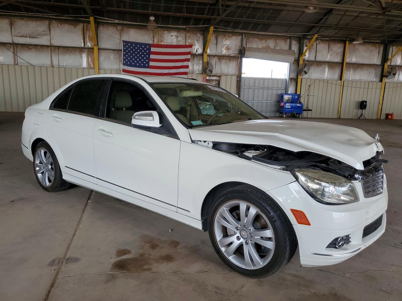 2008 Mercedes-benz C 300 White vin: WDDGF54X78F052435