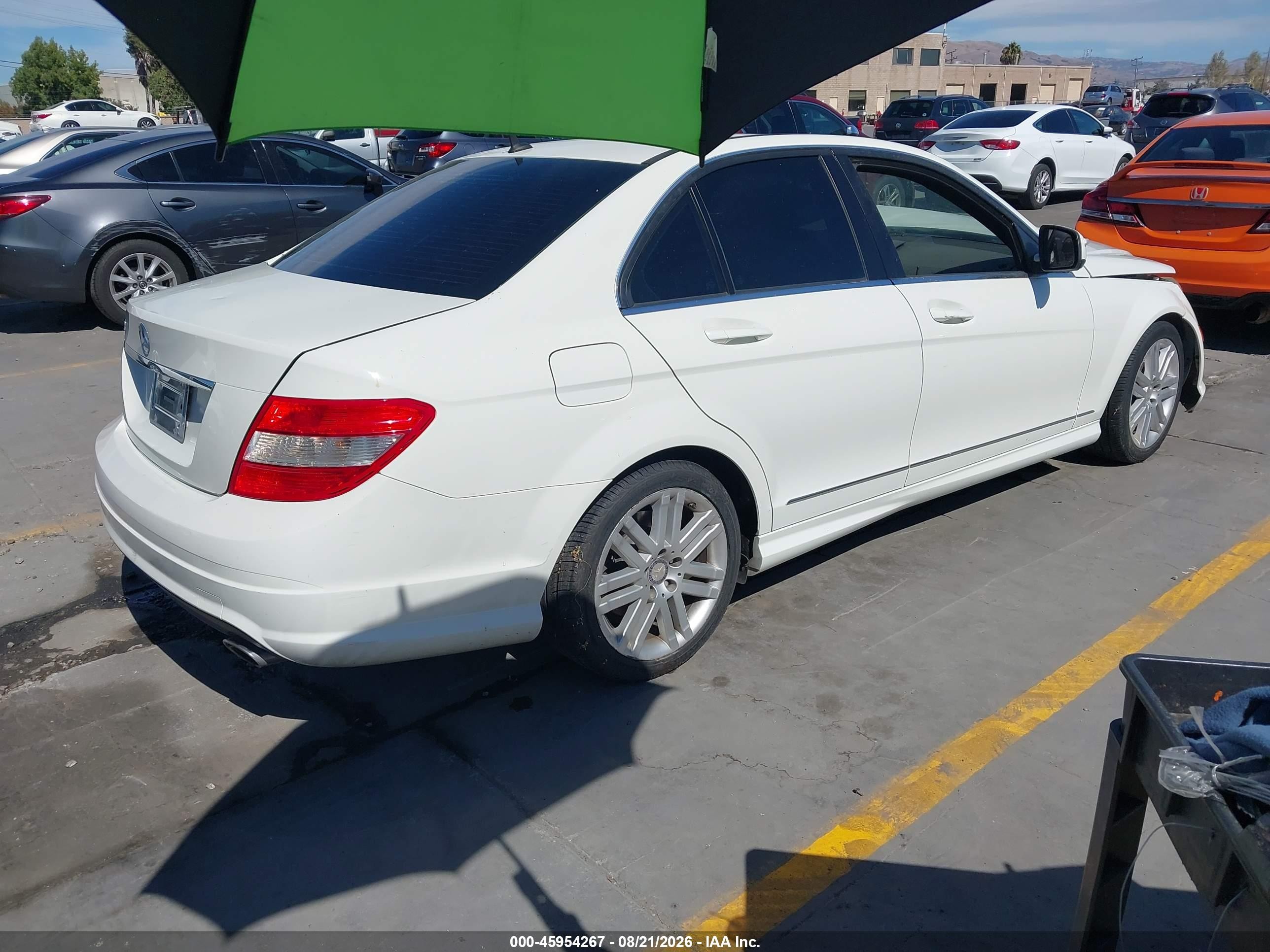 2009 Mercedes-benz C 300 Sport White vin: WDDGF54X79F218325