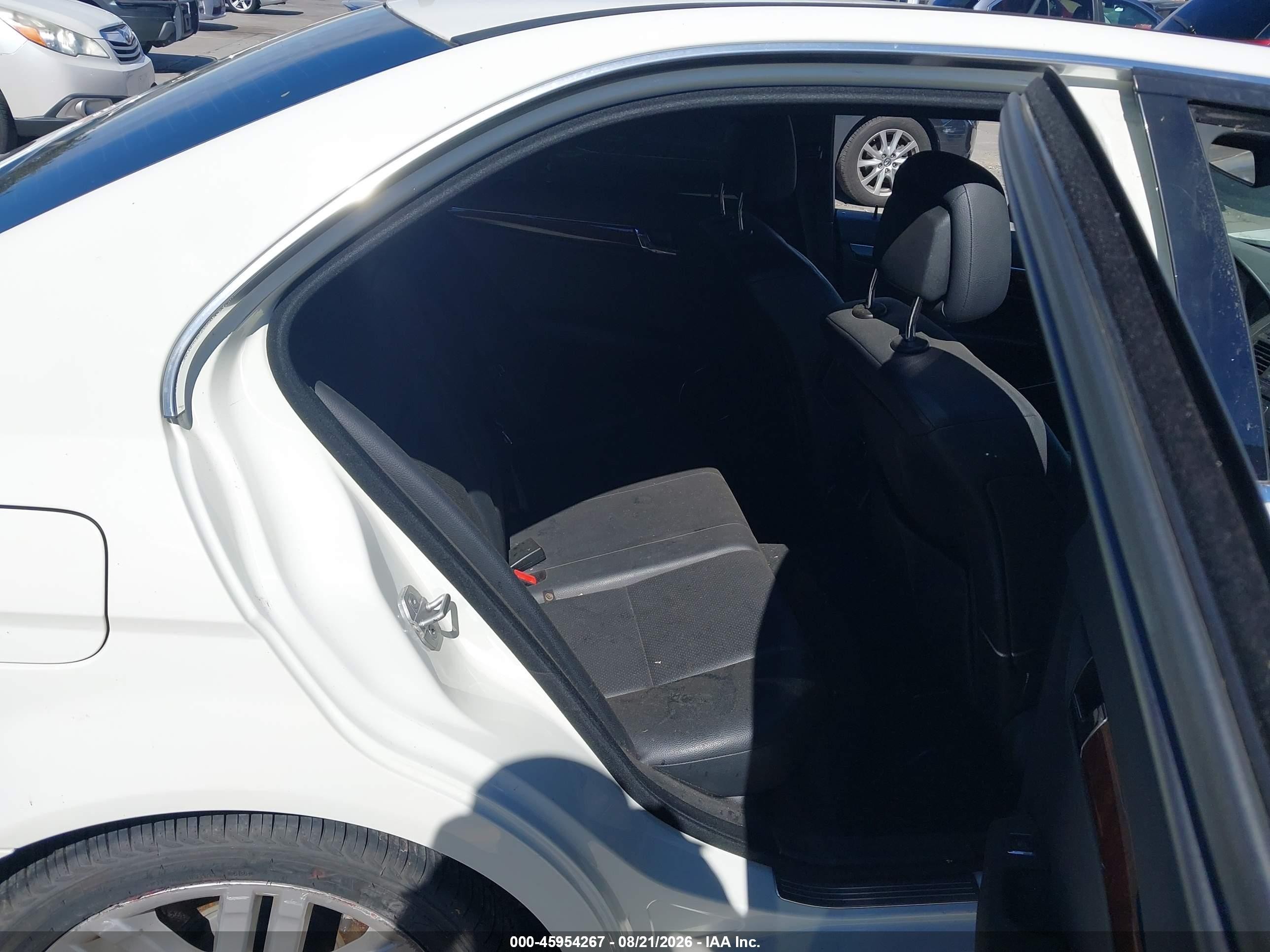 2009 Mercedes-benz C 300 Sport White vin: WDDGF54X79F218325