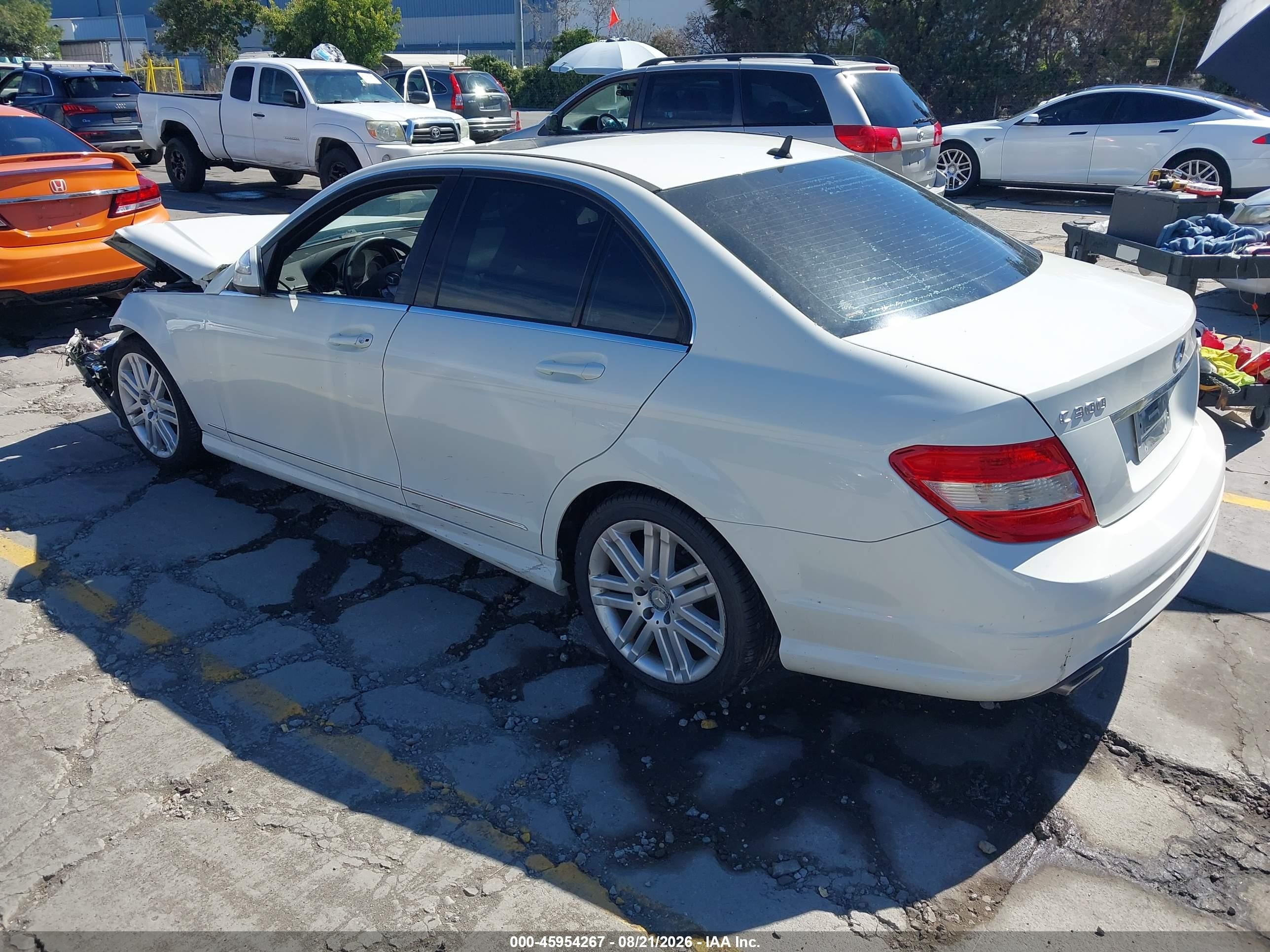 2009 Mercedes-benz C 300 Sport White vin: WDDGF54X79F218325