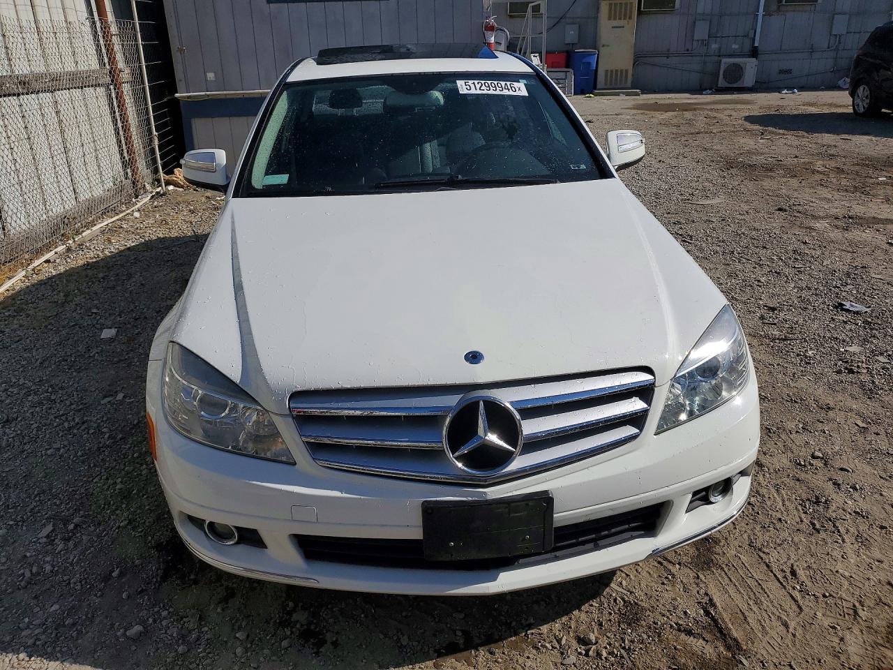 2009 Mercedes-benz C 300 Белый vin: WDDGF54X79F241801