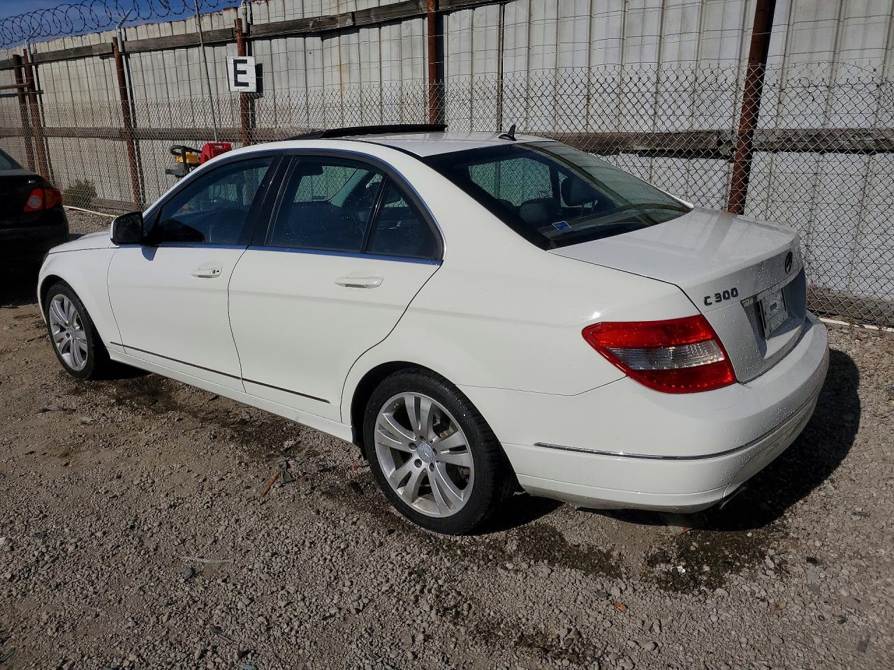 2009 Mercedes-benz C 300 Белый vin: WDDGF54X79F241801