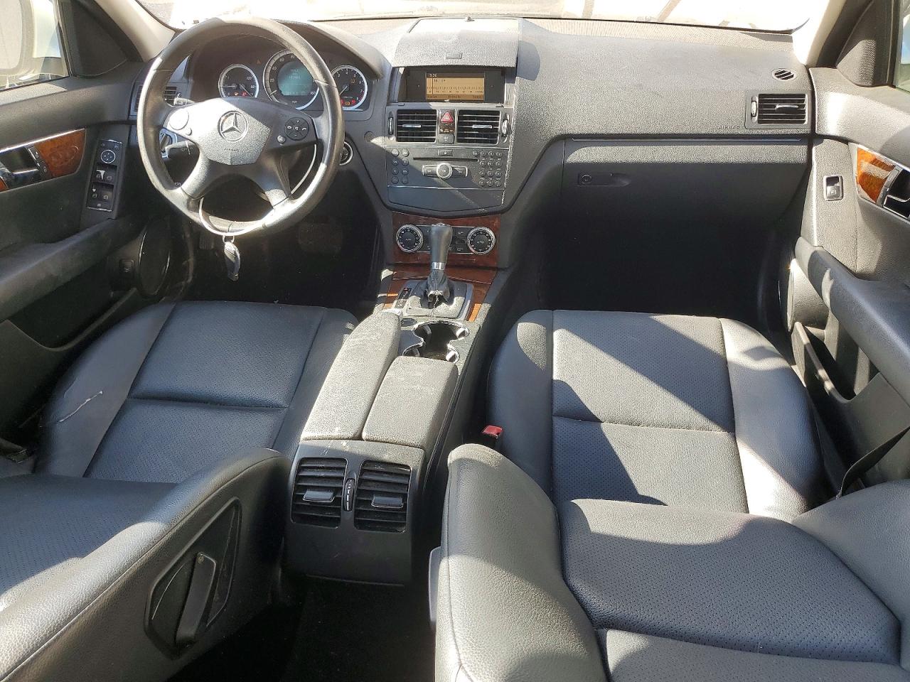 2009 Mercedes-benz C 300 Белый vin: WDDGF54X79F241801