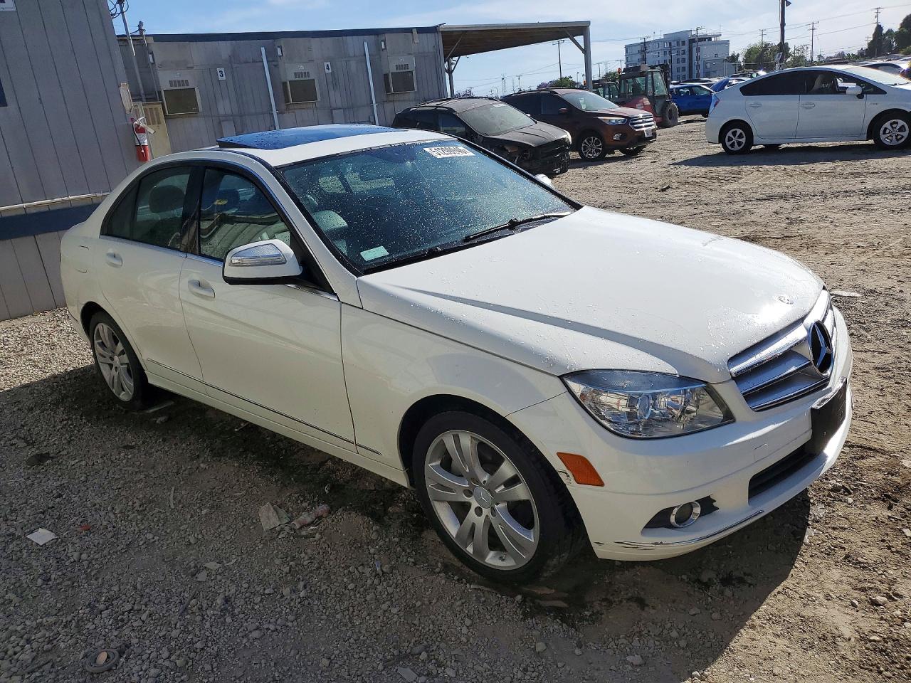 2009 Mercedes-benz C 300 Белый vin: WDDGF54X79F241801